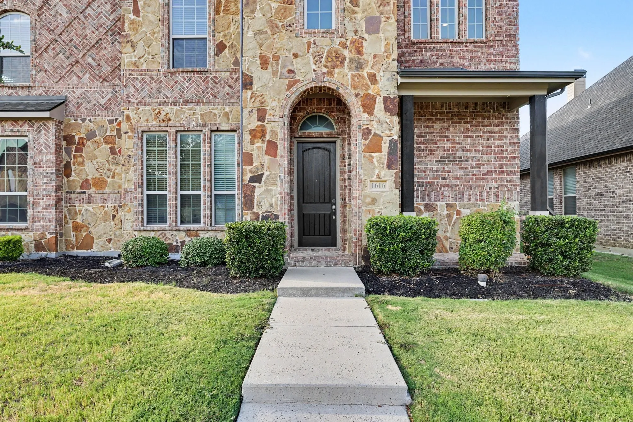 Single Family Residence For Sale in Denton County , 1616 Canals Drive, Little Elm, Texas 75068, 4 Bedroom, 4 Bathroom, 2 Garage spaces, 4,066 Sqft, built in 2017, mls#21373252, Real Estate Agent in Little Elm, Homes For Sale in Denton county, Homes For Sale in Little Elm, Realtor in Little Elm Texas, Real Estate Brokerage Independent Realty Texas, Luminita Cordes Realtor