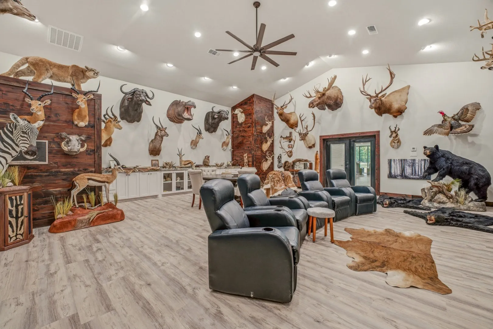 Farm For Sale in Bowie County , 8324 Fm 44 E, Simms, Texas 75574, 5 Bedroom, 8 Bathroom, 7 Garage spaces, 7,400 Sqft, built in 2024, mls#21374003, Real Estate Agent in Simms, Homes For Sale in Bowie county, Homes For Sale in Simms, Realtor in Simms Texas, Real Estate Brokerage Independent Realty Texas, Luminita Cordes Realtor