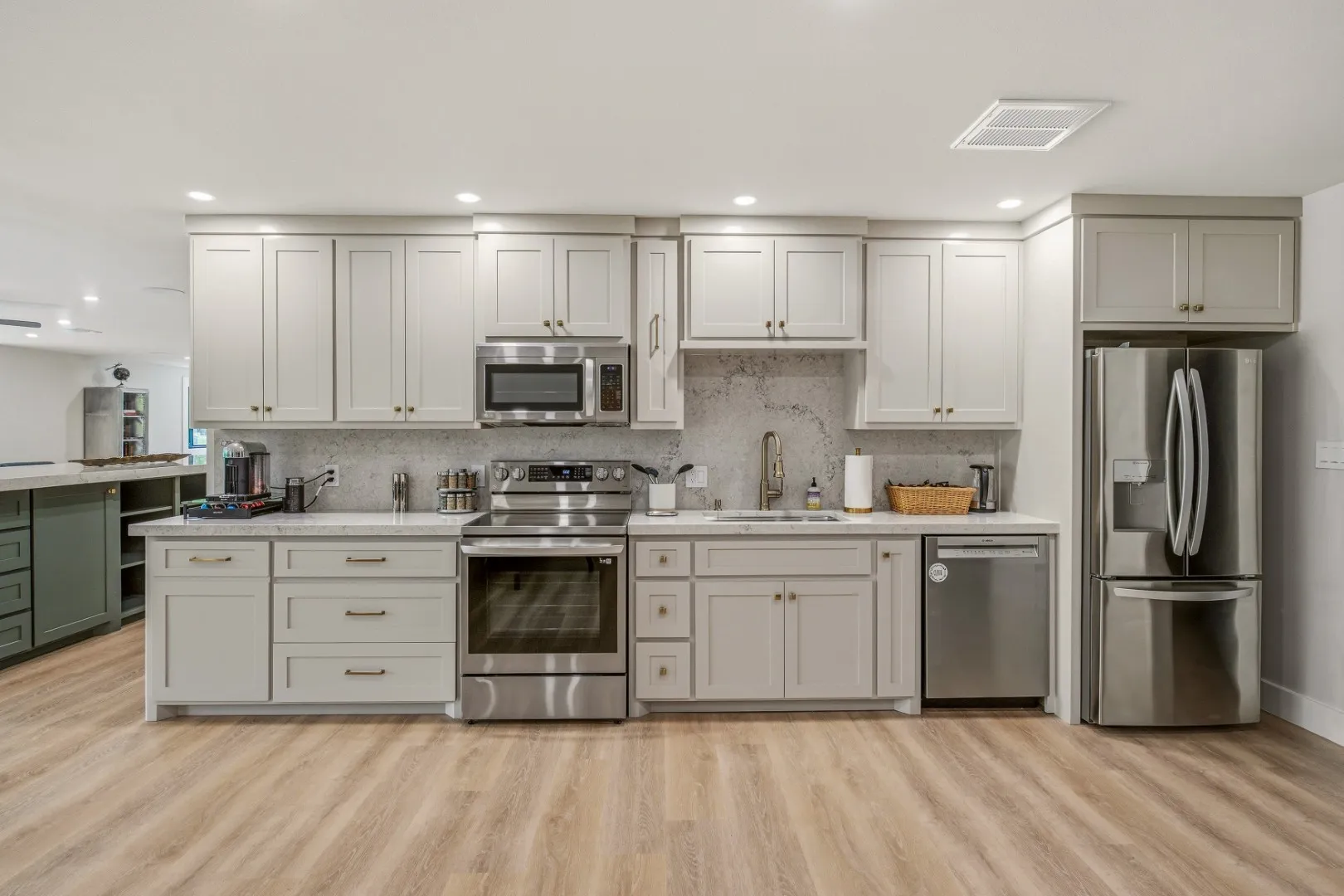 Farm For Sale in Bowie County , 8324 Fm 44 E, Simms, Texas 75574, 5 Bedroom, 8 Bathroom, 7 Garage spaces, 7,400 Sqft, built in 2024, mls#21374003, Real Estate Agent in Simms, Homes For Sale in Bowie county, Homes For Sale in Simms, Realtor in Simms Texas, Real Estate Brokerage Independent Realty Texas, Luminita Cordes Realtor