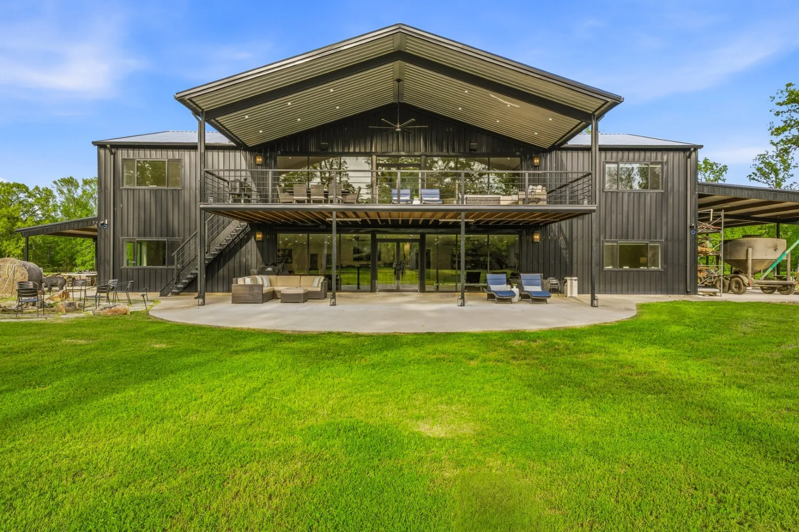 Farm For Sale in Bowie County , 8324 Fm 44 E, Simms, Texas 75574, 5 Bedroom, 8 Bathroom, 7 Garage spaces, 7,400 Sqft, built in 2024, mls#21374003, Real Estate Agent in Simms, Homes For Sale in Bowie county, Homes For Sale in Simms, Realtor in Simms Texas, Real Estate Brokerage Independent Realty Texas, Luminita Cordes Realtor
