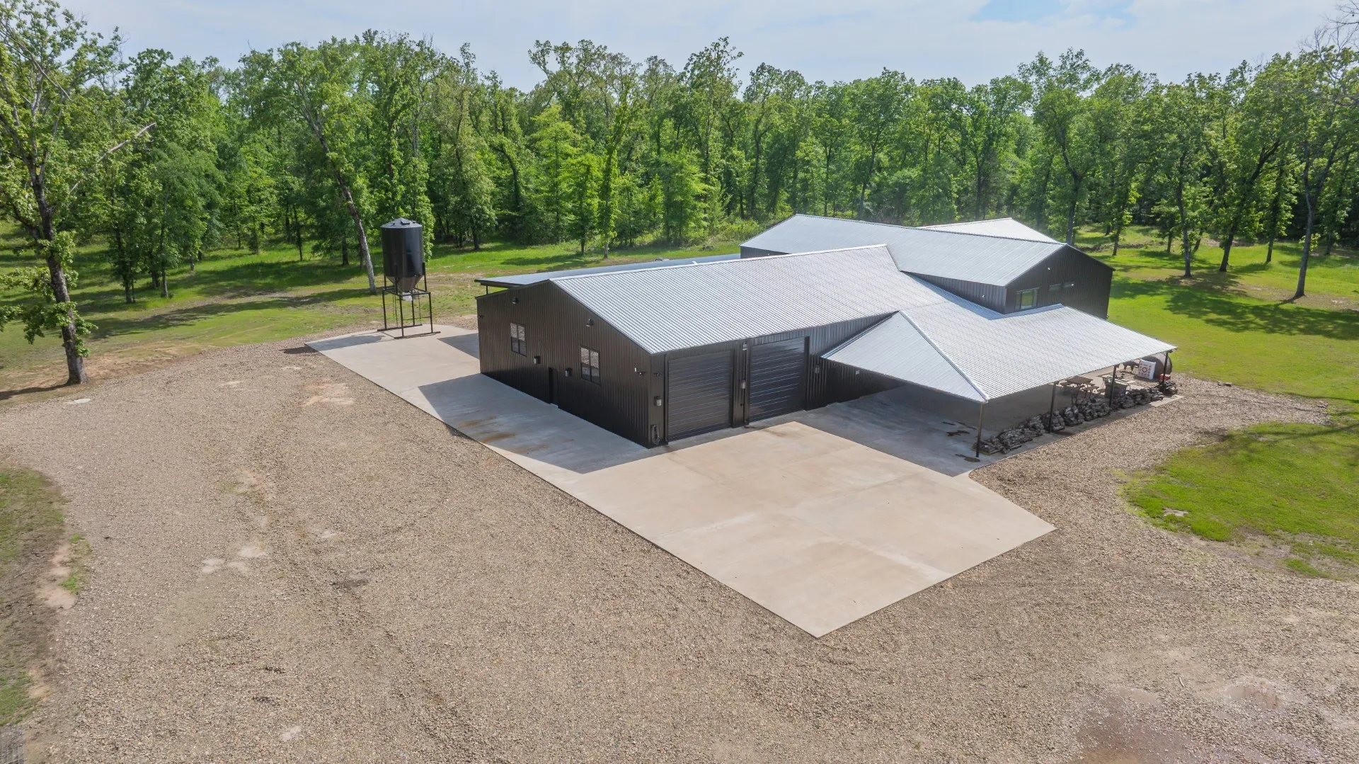 Farm For Sale in Bowie County , 8324 Fm 44 E, Simms, Texas 75574, 5 Bedroom, 8 Bathroom, 7 Garage spaces, 7,400 Sqft, built in 2024, mls#21374003, Real Estate Agent in Simms, Homes For Sale in Bowie county, Homes For Sale in Simms, Realtor in Simms Texas, Real Estate Brokerage Independent Realty Texas, Luminita Cordes Realtor