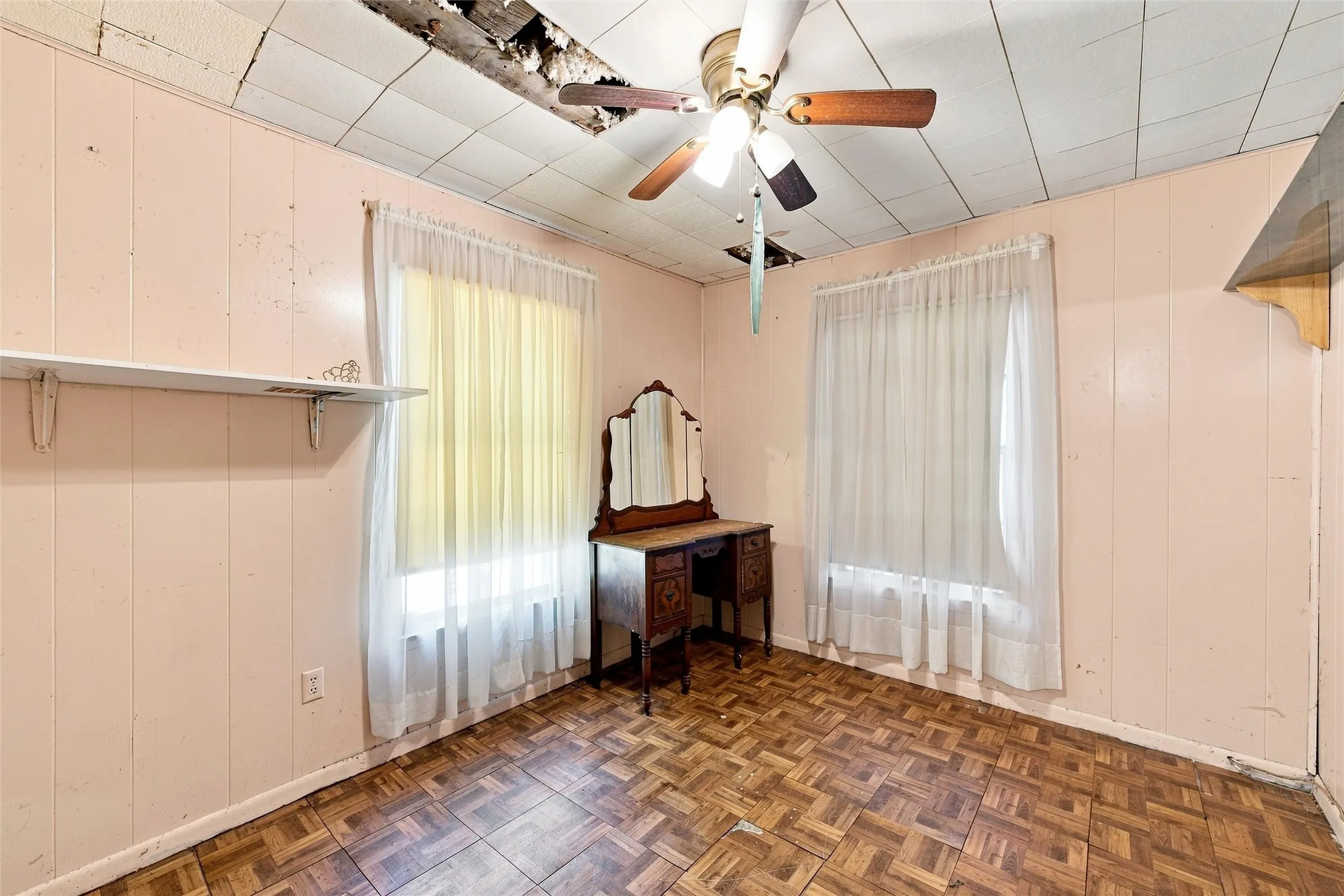 Secondary bedroom