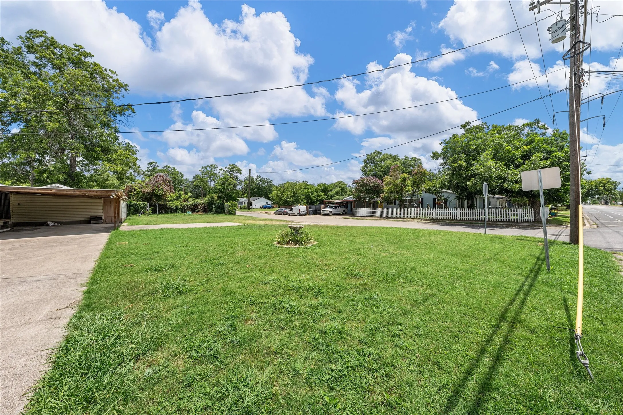 Single Family Residence For Sale in Mc Lennan County , 1320 S 26th Street, Waco, Texas 76706, 3 Bedroom, 2 Bathroom, Garage spaces, 1,532 Sqft, built in 1949, mls#21373781, Real Estate Agent in Waco, Homes For Sale in Mc Lennan county, Homes For Sale in Waco, Realtor in Waco Texas, Real Estate Brokerage Independent Realty Texas, Luminita Cordes Realtor