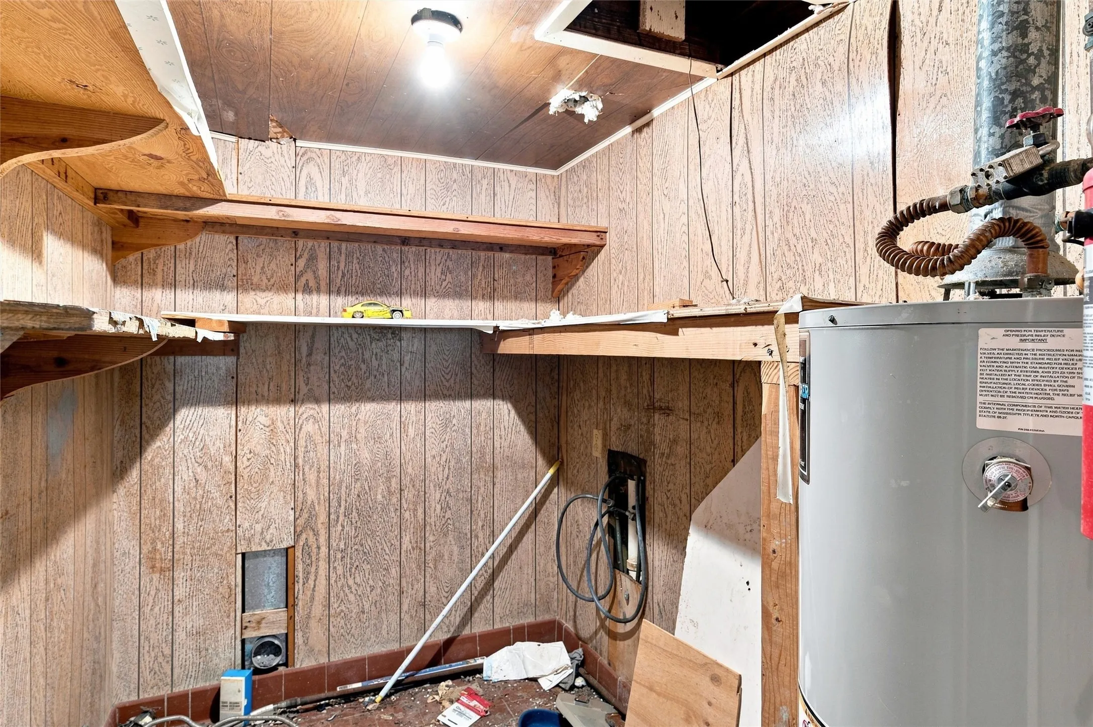 Laundry room with full size hook ups