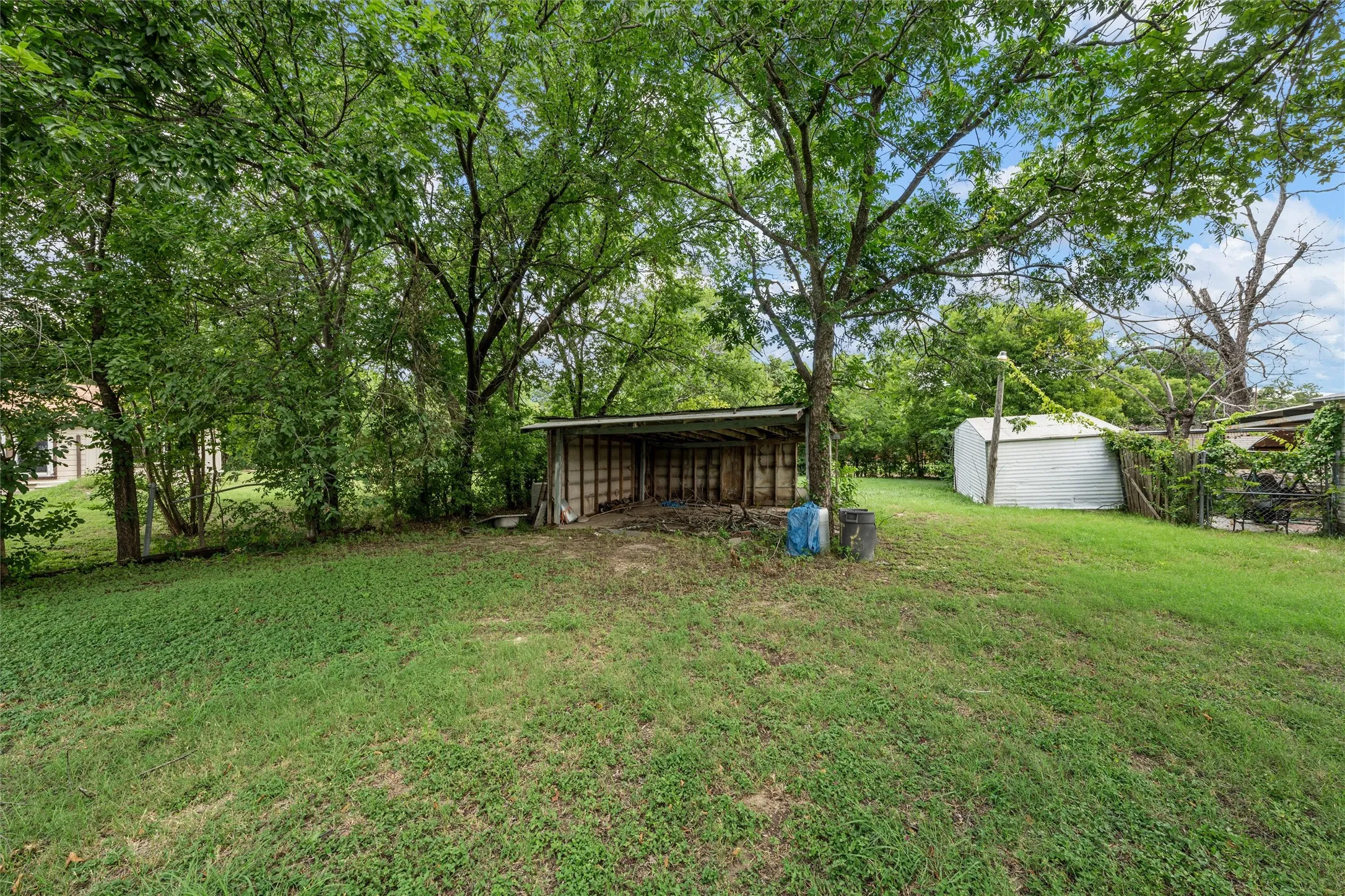 Single Family Residence For Sale in Mc Lennan County , 1320 S 26th Street, Waco, Texas 76706, 3 Bedroom, 2 Bathroom, Garage spaces, 1,532 Sqft, built in 1949, mls#21373781, Real Estate Agent in Waco, Homes For Sale in Mc Lennan county, Homes For Sale in Waco, Realtor in Waco Texas, Real Estate Brokerage Independent Realty Texas, Luminita Cordes Realtor