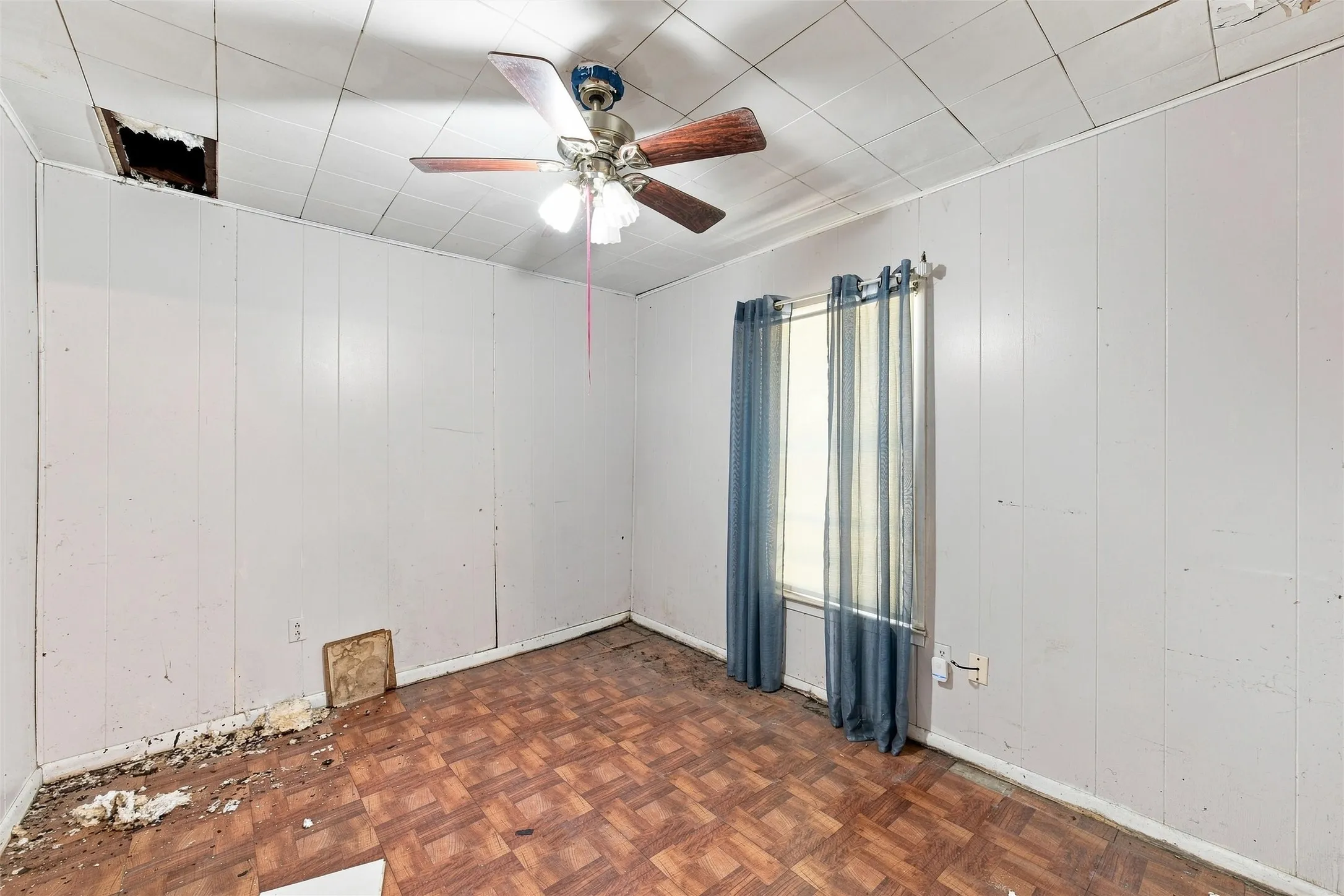 Secondary bedroom
