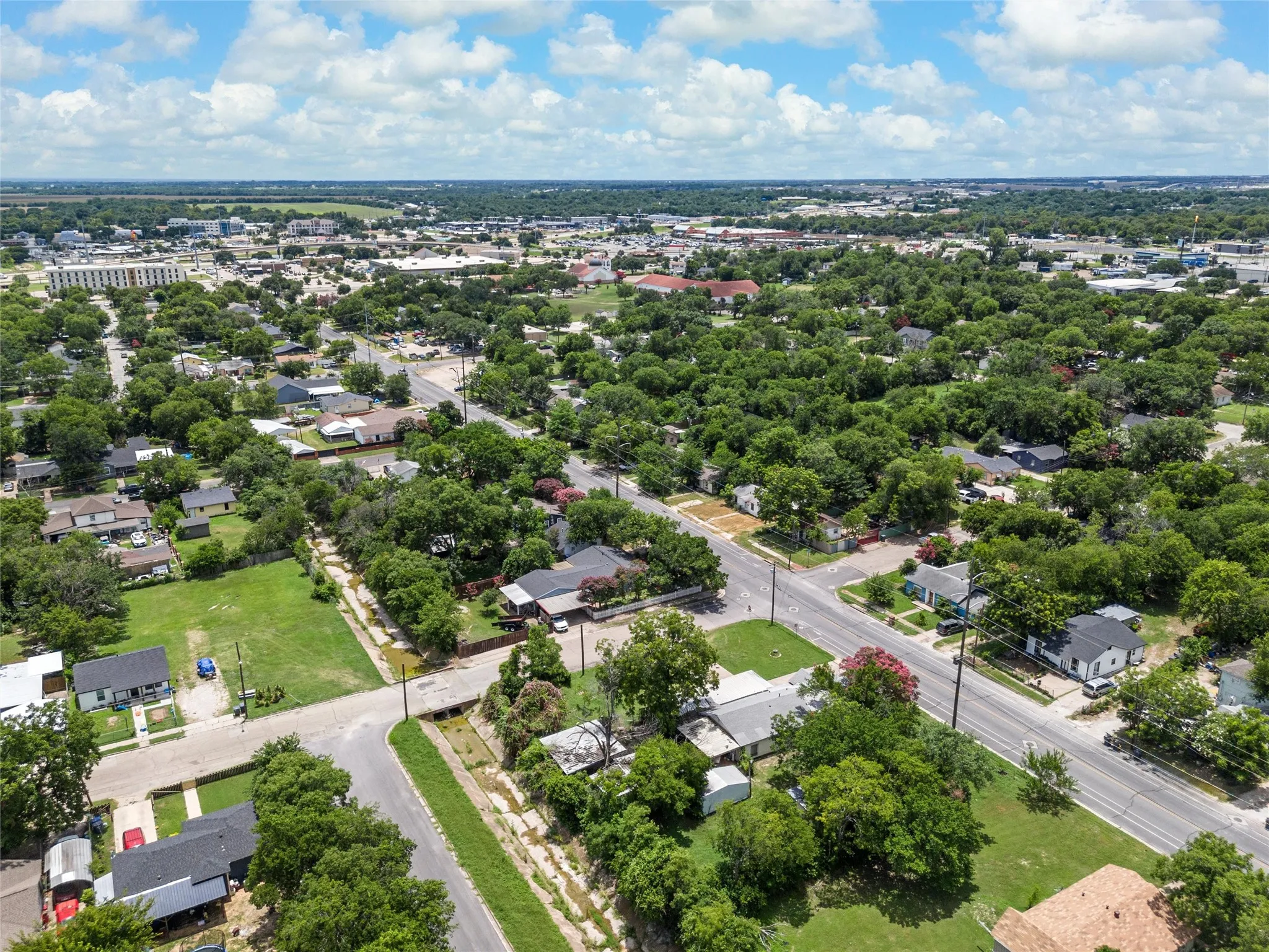 Single Family Residence For Sale in Mc Lennan County , 1320 S 26th Street, Waco, Texas 76706, 3 Bedroom, 2 Bathroom, Garage spaces, 1,532 Sqft, built in 1949, mls#21373781, Real Estate Agent in Waco, Homes For Sale in Mc Lennan county, Homes For Sale in Waco, Realtor in Waco Texas, Real Estate Brokerage Independent Realty Texas, Luminita Cordes Realtor