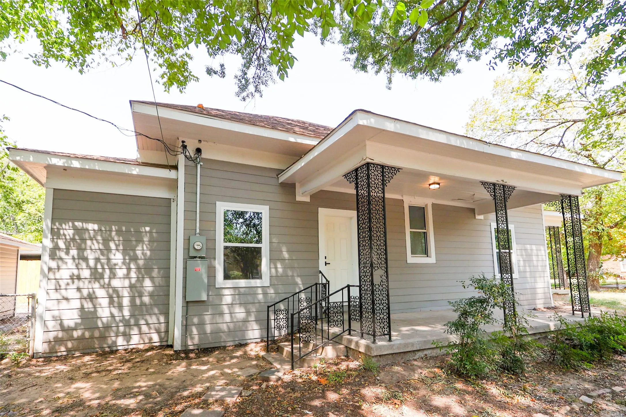 Single Family Residence For Rent in Hunt County , 2303 Walworth Street, Greenville, Texas 75401, 2 Bedroom, 2 Bathroom, 1 Garage spaces, 1,406 Sqft, built in 1913, mls#21374018, Real Estate Agent in Greenville, Homes For Rent in Hunt county, Homes For Rent in Greenville, Realtor in Greenville Texas, Real Estate Brokerage Independent Realty Texas, Luminita Cordes Realtor