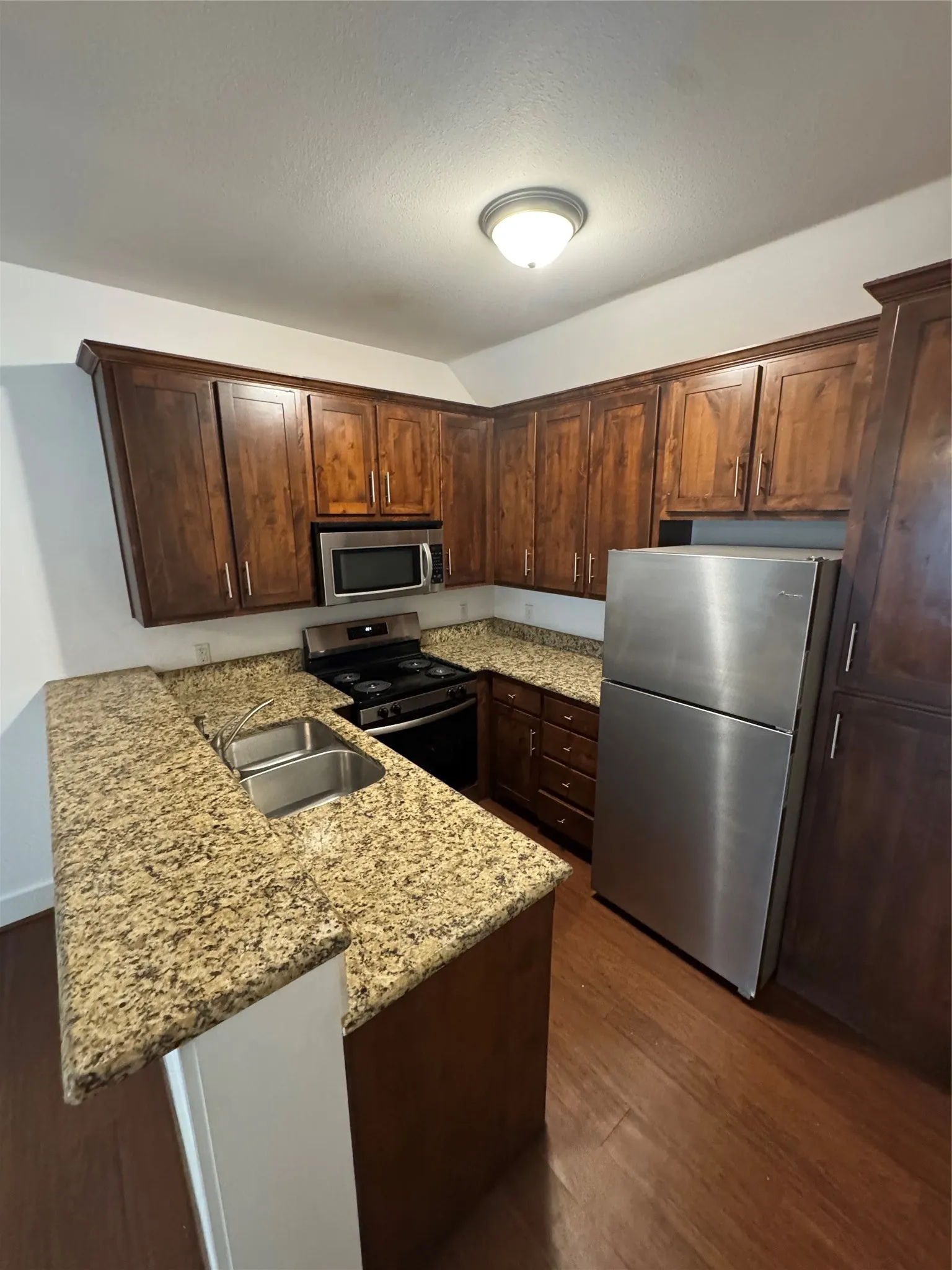 Apartment For Rent in Denton County , 910 Fannin 203, Denton, Texas 76201, 2 Bedroom, 2 Bathroom, Garage spaces, 925 Sqft, built in 2017, mls#21374040, Real Estate Agent in Denton, Homes For Rent in Denton county, Homes For Rent in Denton, Realtor in Denton Texas, Real Estate Brokerage Independent Realty Texas, Luminita Cordes Realtor