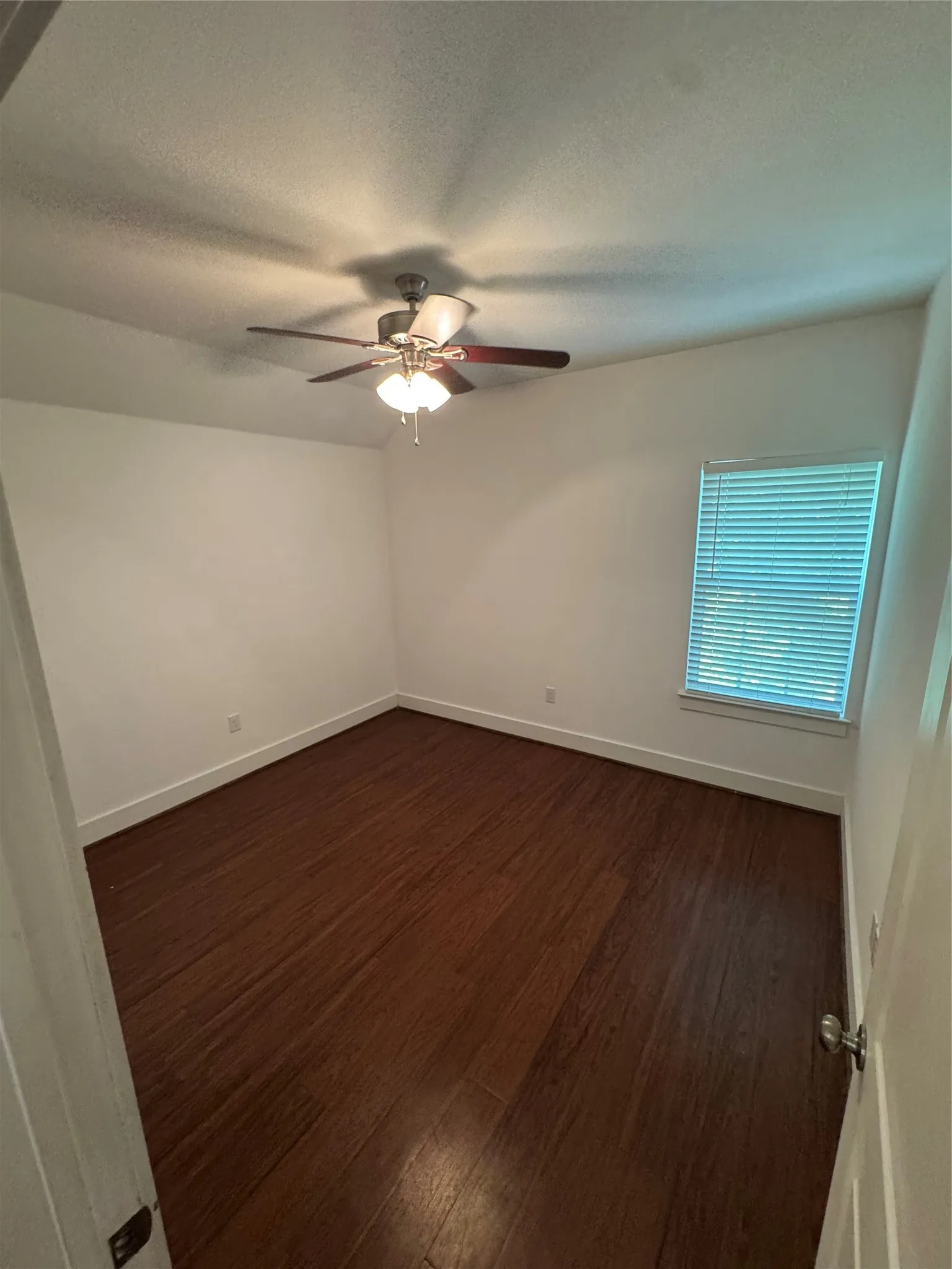 Apartment For Rent in Denton County , 910 Fannin 203, Denton, Texas 76201, 2 Bedroom, 2 Bathroom, Garage spaces, 925 Sqft, built in 2017, mls#21374040, Real Estate Agent in Denton, Homes For Rent in Denton county, Homes For Rent in Denton, Realtor in Denton Texas, Real Estate Brokerage Independent Realty Texas, Luminita Cordes Realtor