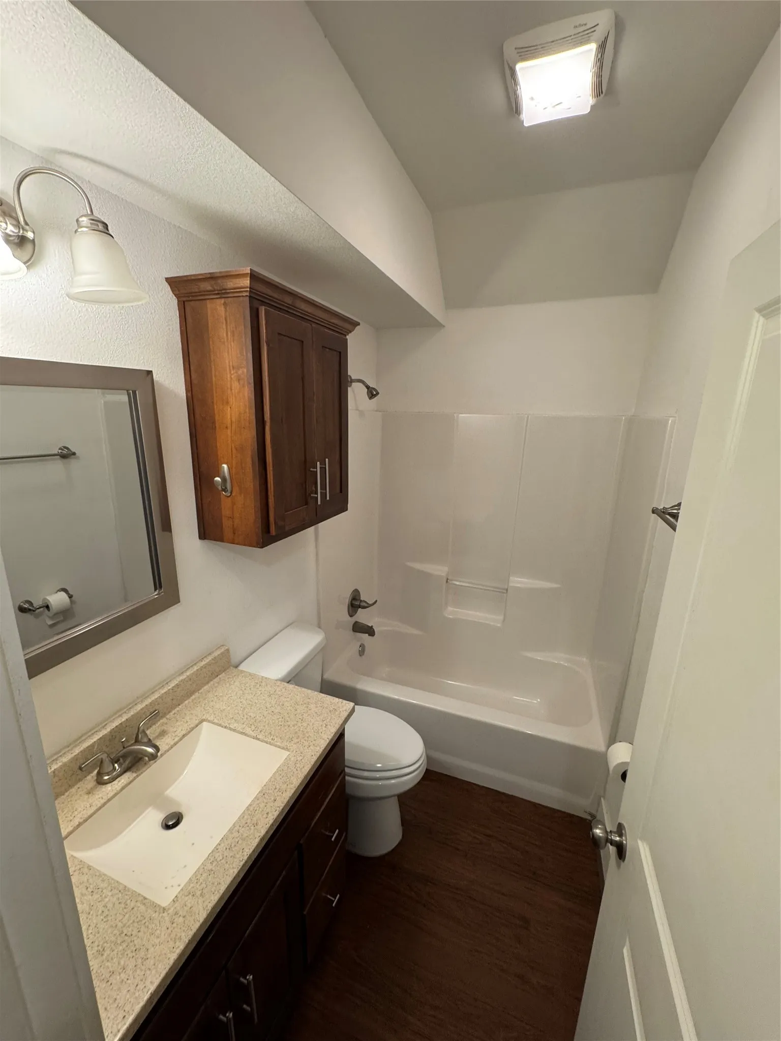 Apartment For Rent in Denton County , 910 Fannin 203, Denton, Texas 76201, 2 Bedroom, 2 Bathroom, Garage spaces, 925 Sqft, built in 2017, mls#21374040, Real Estate Agent in Denton, Homes For Rent in Denton county, Homes For Rent in Denton, Realtor in Denton Texas, Real Estate Brokerage Independent Realty Texas, Luminita Cordes Realtor