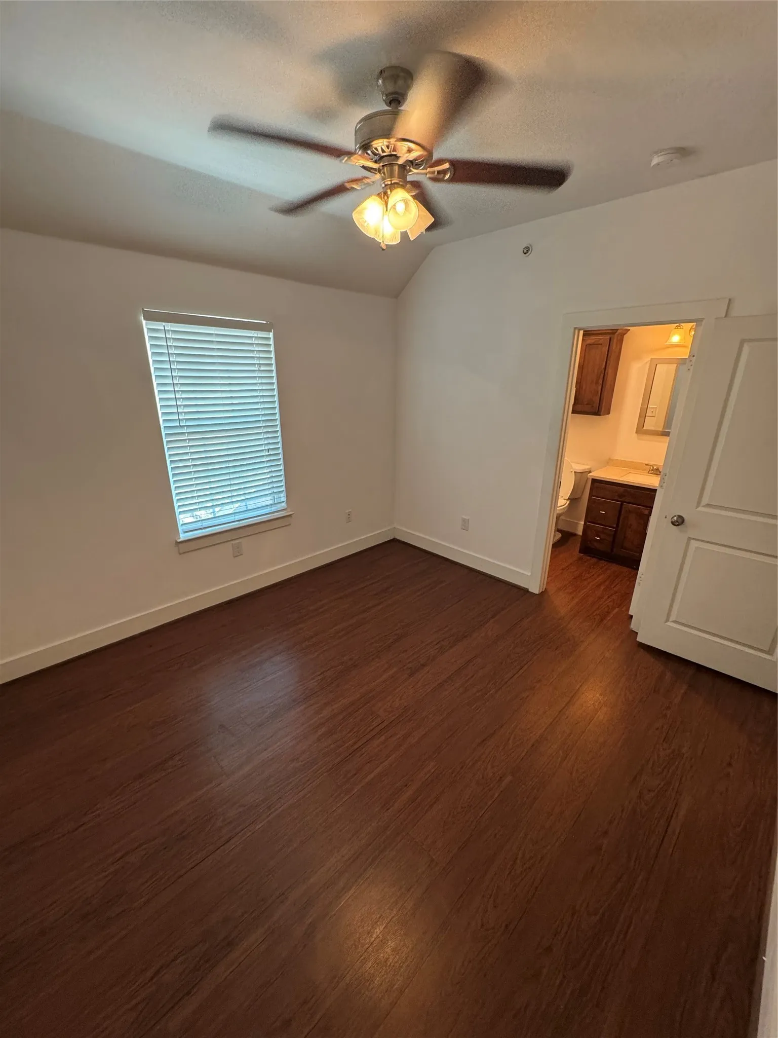 Apartment For Rent in Denton County , 910 Fannin 203, Denton, Texas 76201, 2 Bedroom, 2 Bathroom, Garage spaces, 925 Sqft, built in 2017, mls#21374040, Real Estate Agent in Denton, Homes For Rent in Denton county, Homes For Rent in Denton, Realtor in Denton Texas, Real Estate Brokerage Independent Realty Texas, Luminita Cordes Realtor