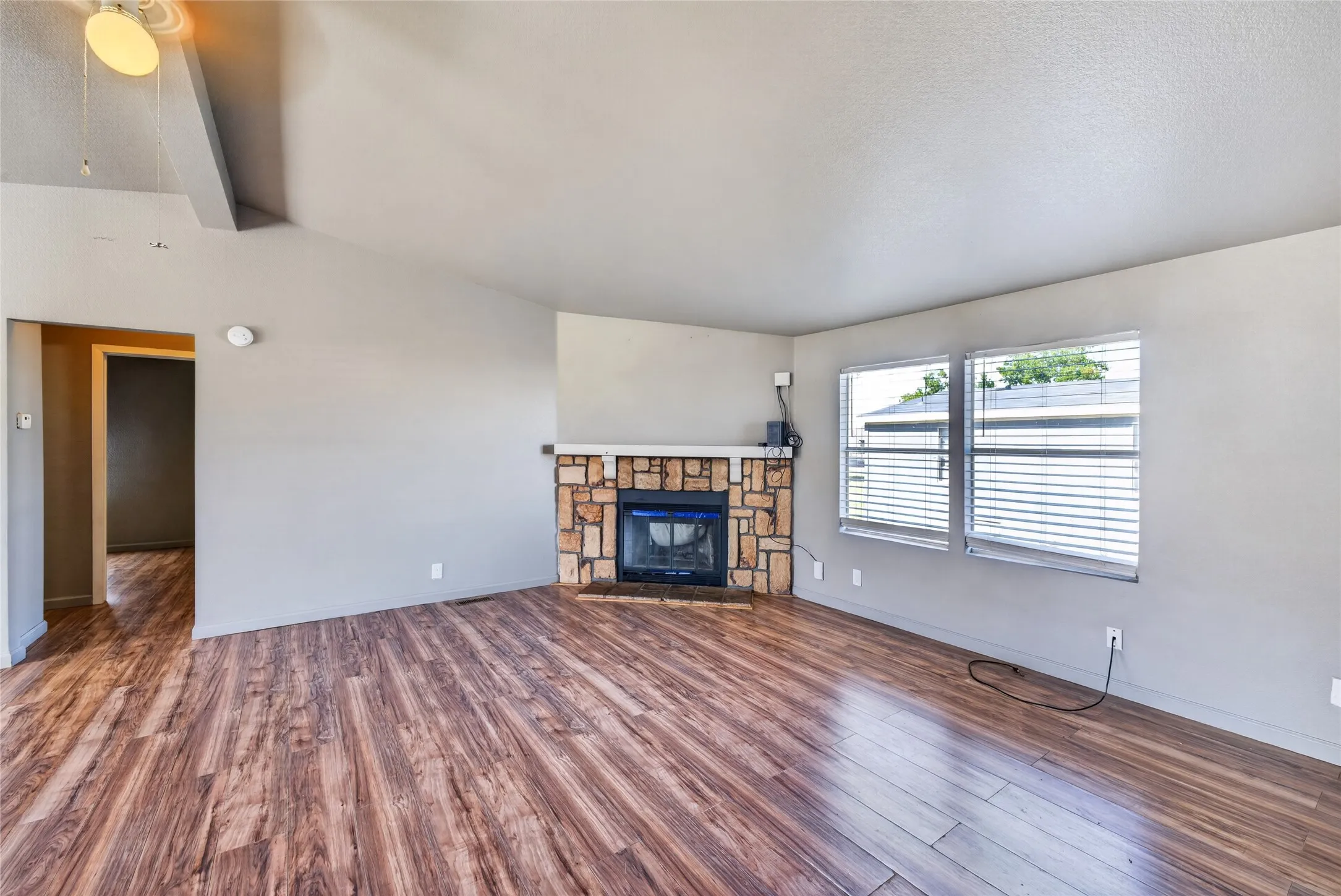 Mobile Home For Rent in Johnson County , 1341 Flying L Lane 16, Mansfield, Texas 76063, 3 Bedroom, 2 Bathroom, Garage spaces, 1,400 Sqft, built in 1982, mls#21373958, Real Estate Agent in Mansfield, Homes For Rent in Johnson county, Homes For Rent in Mansfield, Realtor in Mansfield Texas, Real Estate Brokerage Independent Realty Texas, Luminita Cordes Realtor