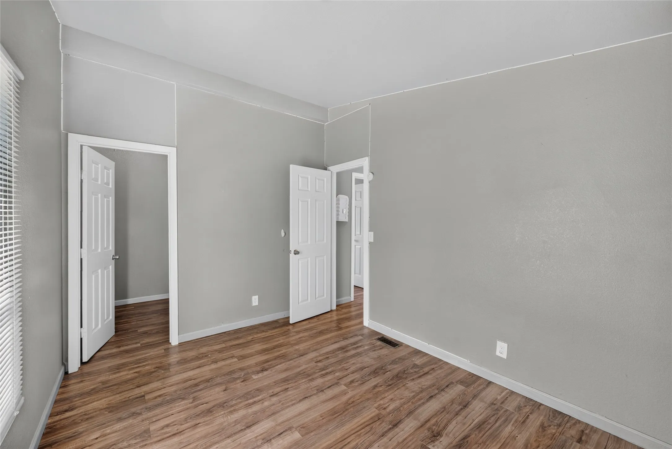 Mobile Home For Rent in Johnson County , 1341 Flying L Lane 16, Mansfield, Texas 76063, 3 Bedroom, 2 Bathroom, Garage spaces, 1,400 Sqft, built in 1982, mls#21373958, Real Estate Agent in Mansfield, Homes For Rent in Johnson county, Homes For Rent in Mansfield, Realtor in Mansfield Texas, Real Estate Brokerage Independent Realty Texas, Luminita Cordes Realtor