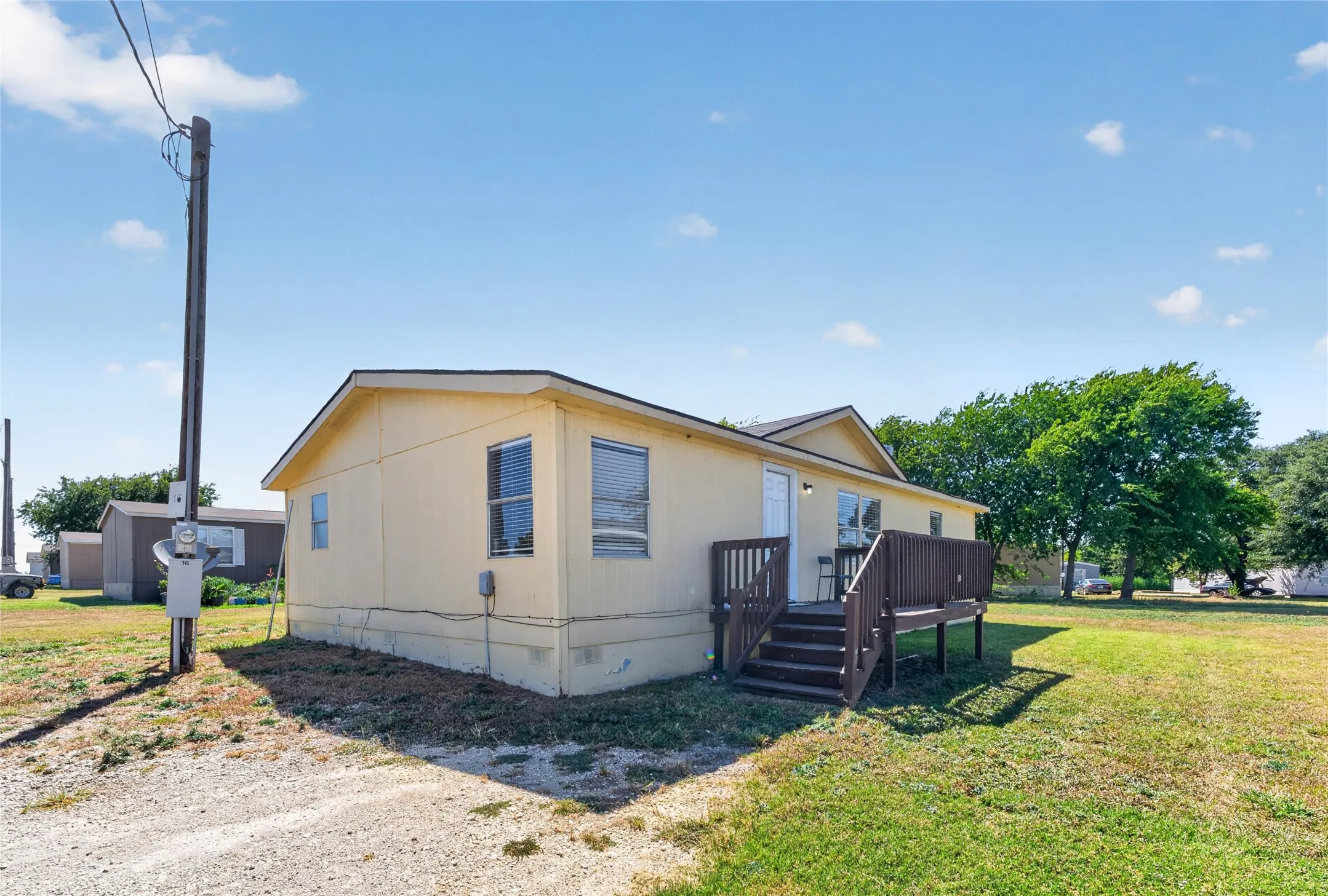Mobile Home For Rent in Johnson County , 1341 Flying L Lane 16, Mansfield, Texas 76063, 3 Bedroom, 2 Bathroom, Garage spaces, 1,400 Sqft, built in 1982, mls#21373958, Real Estate Agent in Mansfield, Homes For Rent in Johnson county, Homes For Rent in Mansfield, Realtor in Mansfield Texas, Real Estate Brokerage Independent Realty Texas, Luminita Cordes Realtor