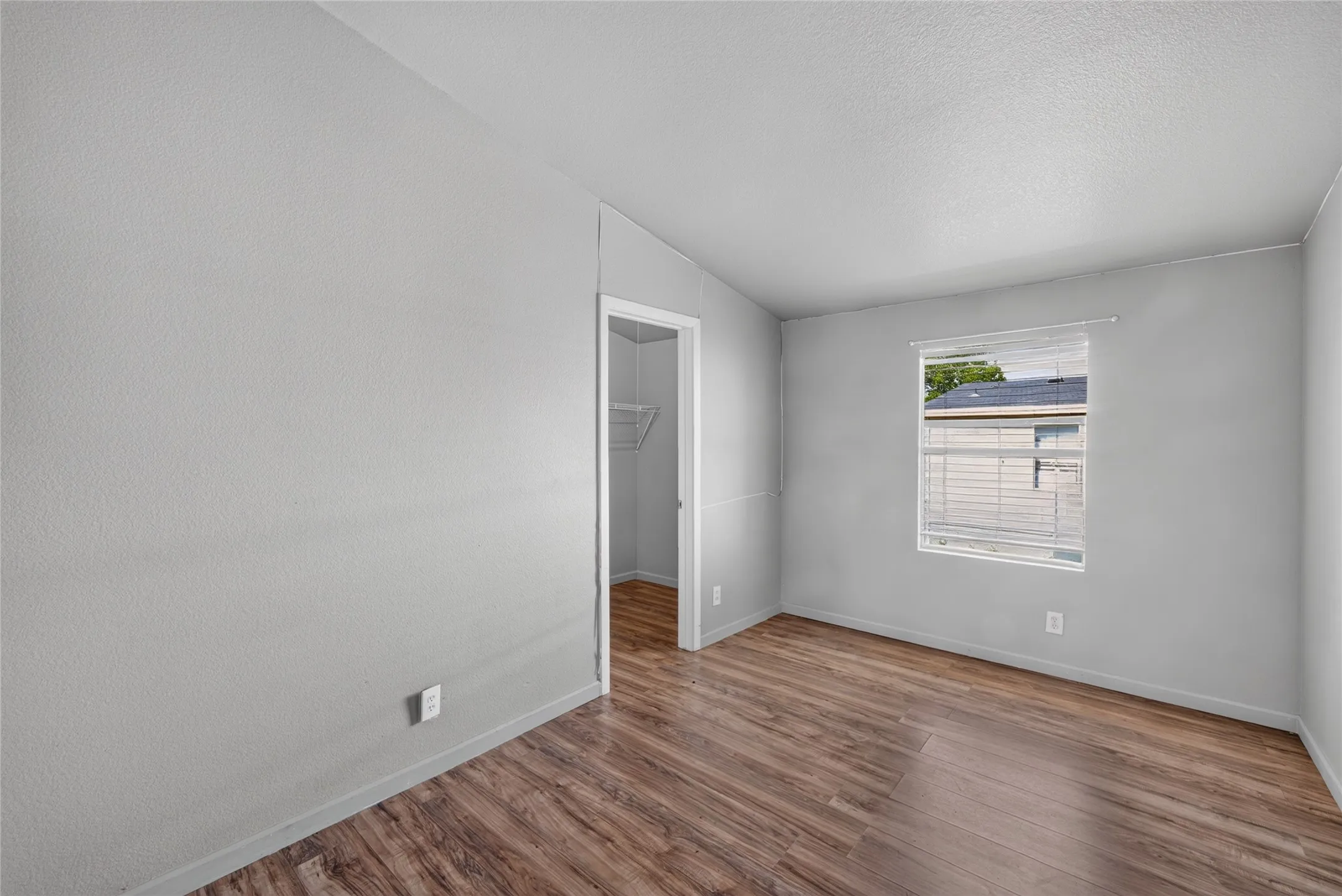 Mobile Home For Rent in Johnson County , 1341 Flying L Lane 16, Mansfield, Texas 76063, 3 Bedroom, 2 Bathroom, Garage spaces, 1,400 Sqft, built in 1982, mls#21373958, Real Estate Agent in Mansfield, Homes For Rent in Johnson county, Homes For Rent in Mansfield, Realtor in Mansfield Texas, Real Estate Brokerage Independent Realty Texas, Luminita Cordes Realtor