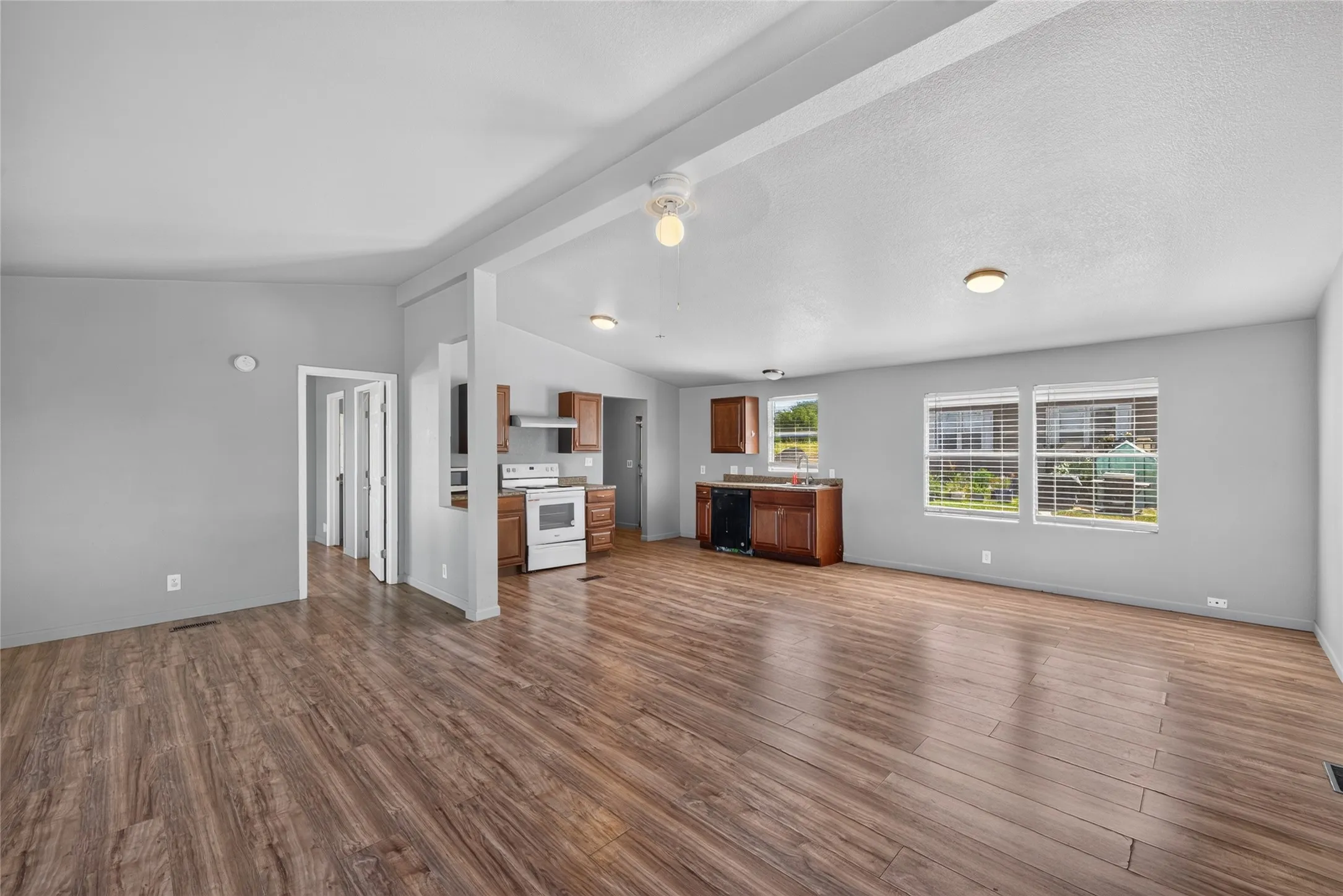 Mobile Home For Rent in Johnson County , 1341 Flying L Lane 16, Mansfield, Texas 76063, 3 Bedroom, 2 Bathroom, Garage spaces, 1,400 Sqft, built in 1982, mls#21373958, Real Estate Agent in Mansfield, Homes For Rent in Johnson county, Homes For Rent in Mansfield, Realtor in Mansfield Texas, Real Estate Brokerage Independent Realty Texas, Luminita Cordes Realtor