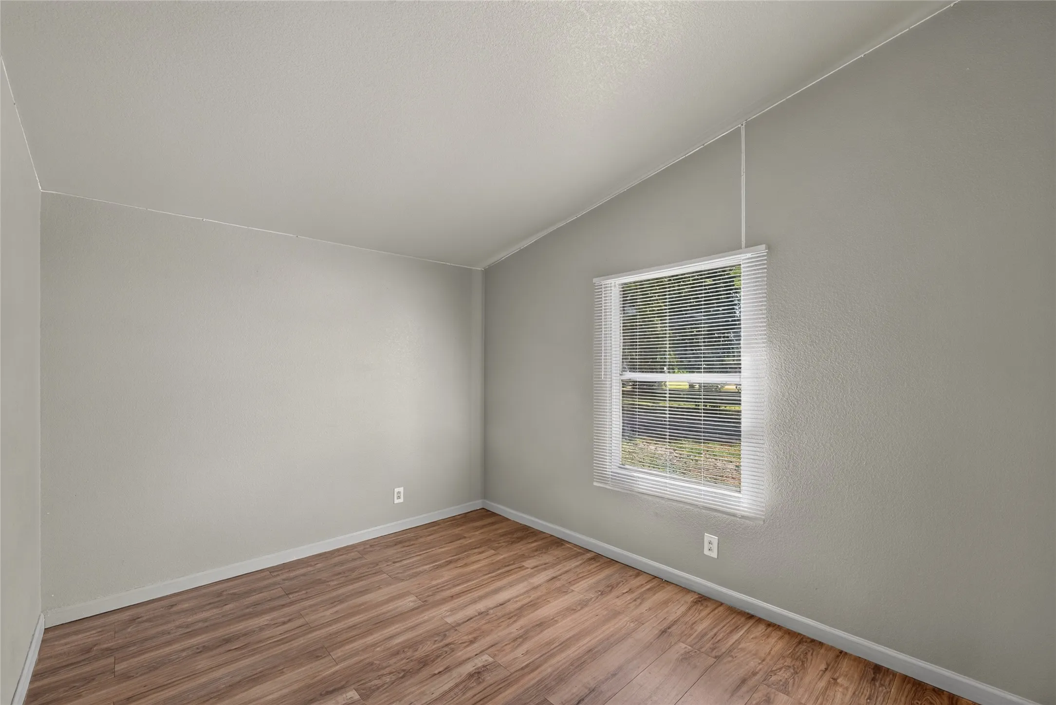 Mobile Home For Rent in Johnson County , 1341 Flying L Lane 16, Mansfield, Texas 76063, 3 Bedroom, 2 Bathroom, Garage spaces, 1,400 Sqft, built in 1982, mls#21373958, Real Estate Agent in Mansfield, Homes For Rent in Johnson county, Homes For Rent in Mansfield, Realtor in Mansfield Texas, Real Estate Brokerage Independent Realty Texas, Luminita Cordes Realtor