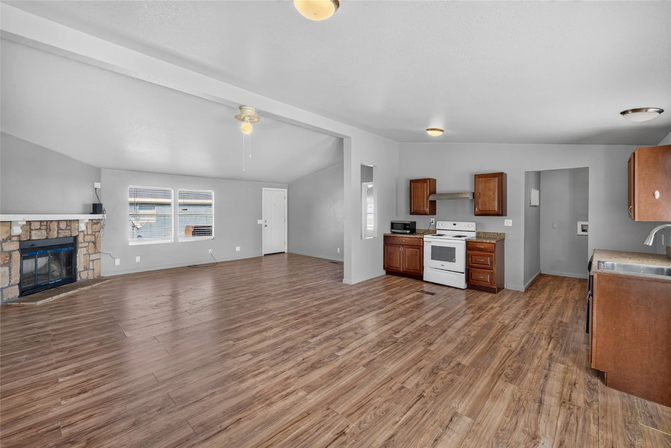 Mobile Home For Rent in Johnson County , 1341 Flying L Lane 16, Mansfield, Texas 76063, 3 Bedroom, 2 Bathroom, Garage spaces, 1,400 Sqft, built in 1982, mls#21373958, Real Estate Agent in Mansfield, Homes For Rent in Johnson county, Homes For Rent in Mansfield, Realtor in Mansfield Texas, Real Estate Brokerage Independent Realty Texas, Luminita Cordes Realtor