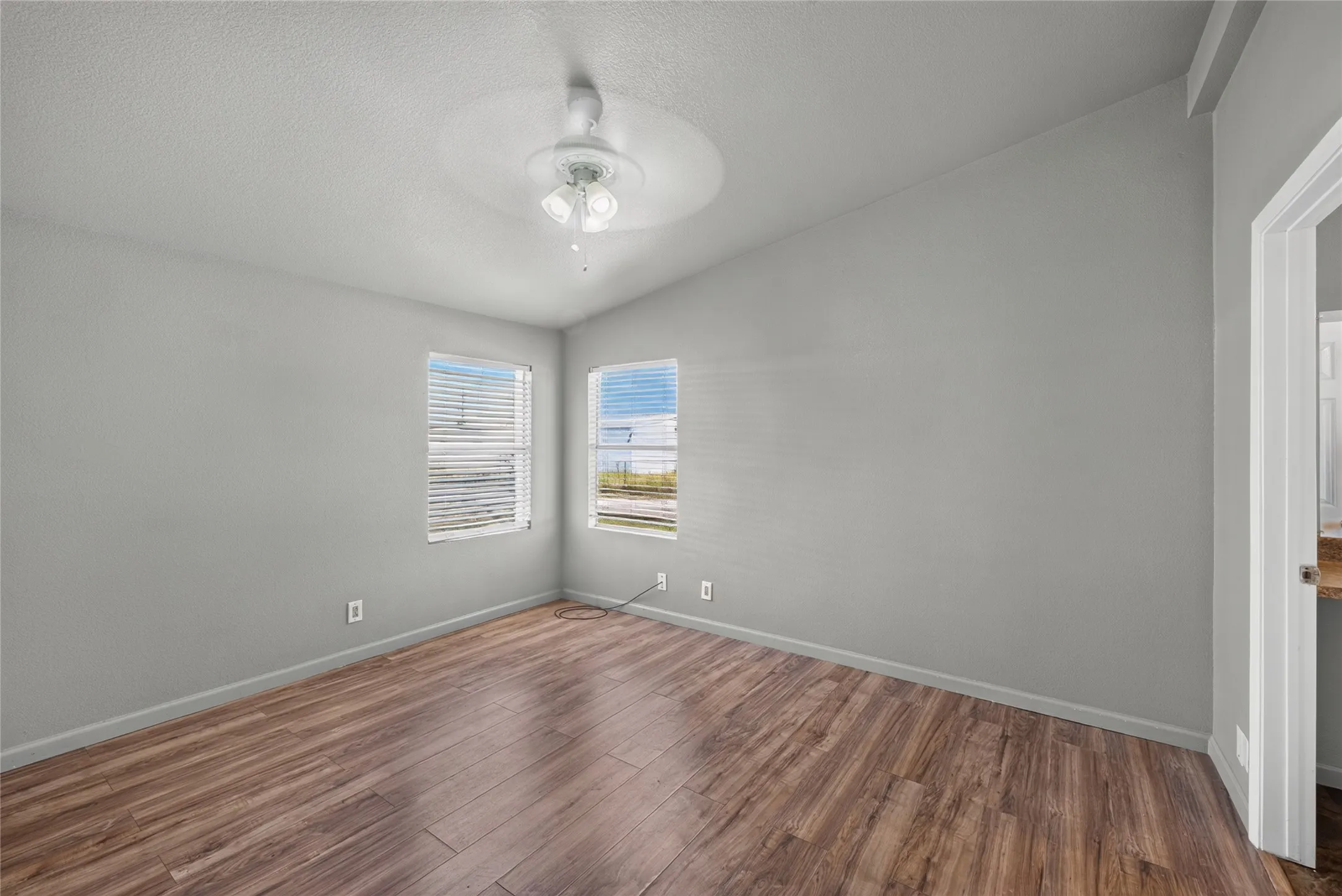 Mobile Home For Rent in Johnson County , 1341 Flying L Lane 16, Mansfield, Texas 76063, 3 Bedroom, 2 Bathroom, Garage spaces, 1,400 Sqft, built in 1982, mls#21373958, Real Estate Agent in Mansfield, Homes For Rent in Johnson county, Homes For Rent in Mansfield, Realtor in Mansfield Texas, Real Estate Brokerage Independent Realty Texas, Luminita Cordes Realtor