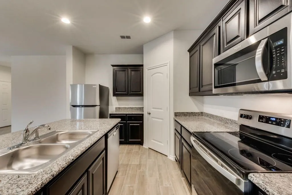 Single Family Residence For Rent in Denton County , 1002 Pecos Street, Aubrey, Texas 76227, 3 Bedroom, 2 Bathroom, 2 Garage spaces, 1,593 Sqft, built in 2022, mls#21374045, Real Estate Agent in Aubrey, Homes For Rent in Denton county, Homes For Rent in Aubrey, Realtor in Aubrey Texas, Real Estate Brokerage Independent Realty Texas, Luminita Cordes Realtor