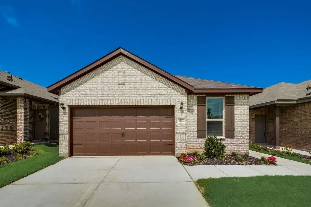 Single Family Residence For Rent in Denton County , 1002 Pecos Street, Aubrey, Texas 76227, 3 Bedroom, 2 Bathroom, 2 Garage spaces, 1,593 Sqft, built in 2022, mls#21374045, Real Estate Agent in Aubrey, Homes For Rent in Denton county, Homes For Rent in Aubrey, Realtor in Aubrey Texas, Real Estate Brokerage Independent Realty Texas, Luminita Cordes Realtor