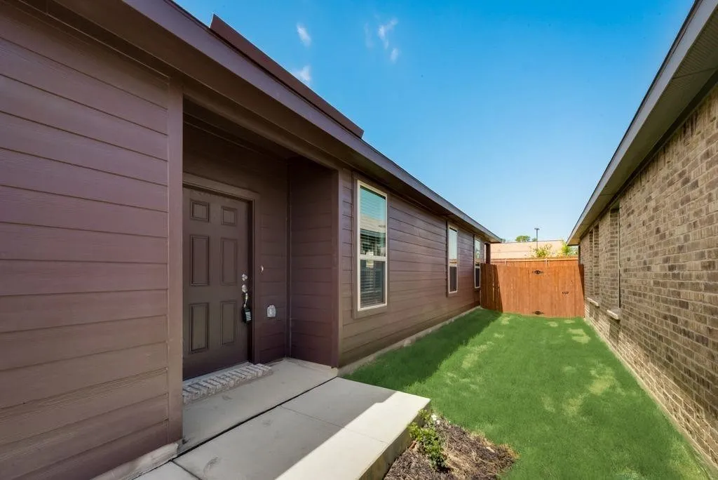 Single Family Residence For Rent in Denton County , 1002 Pecos Street, Aubrey, Texas 76227, 3 Bedroom, 2 Bathroom, 2 Garage spaces, 1,593 Sqft, built in 2022, mls#21374045, Real Estate Agent in Aubrey, Homes For Rent in Denton county, Homes For Rent in Aubrey, Realtor in Aubrey Texas, Real Estate Brokerage Independent Realty Texas, Luminita Cordes Realtor