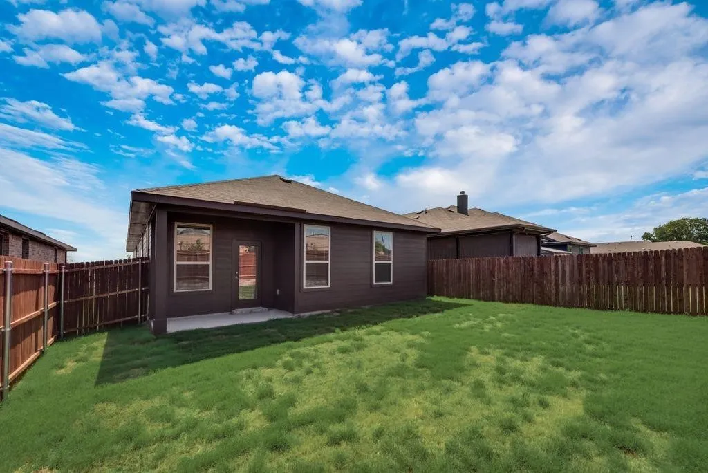 Single Family Residence For Rent in Denton County , 1002 Pecos Street, Aubrey, Texas 76227, 3 Bedroom, 2 Bathroom, 2 Garage spaces, 1,593 Sqft, built in 2022, mls#21374045, Real Estate Agent in Aubrey, Homes For Rent in Denton county, Homes For Rent in Aubrey, Realtor in Aubrey Texas, Real Estate Brokerage Independent Realty Texas, Luminita Cordes Realtor