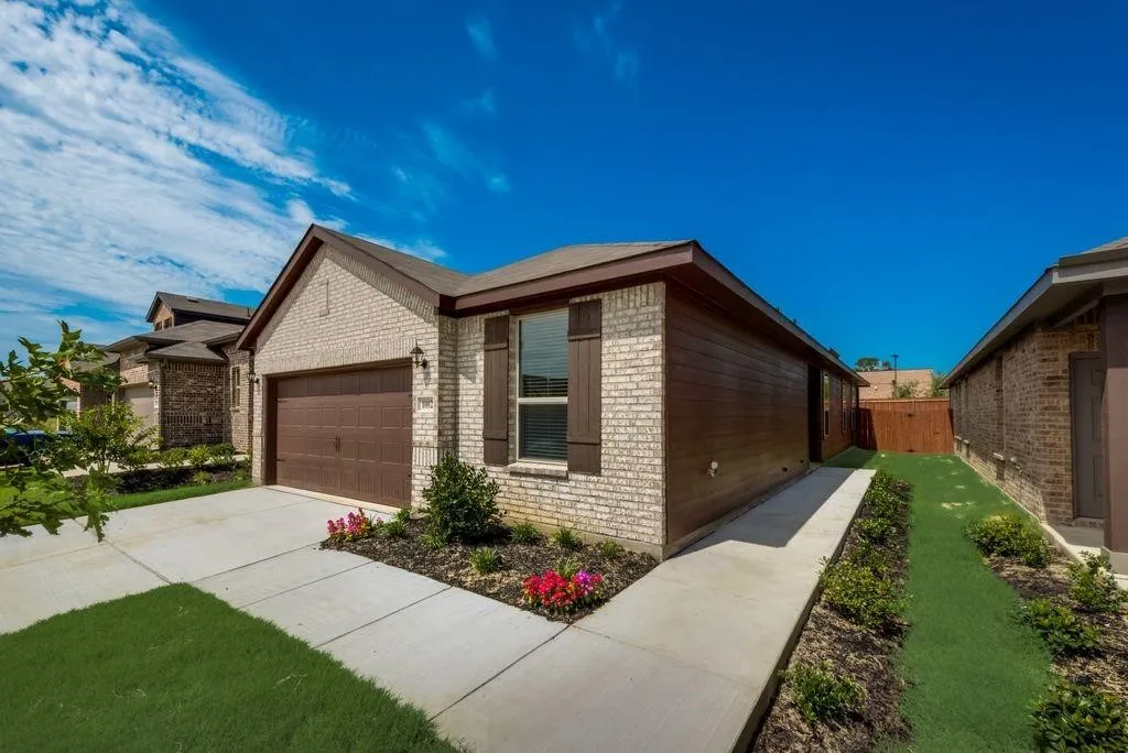 Single Family Residence For Rent in Denton County , 1002 Pecos Street, Aubrey, Texas 76227, 3 Bedroom, 2 Bathroom, 2 Garage spaces, 1,593 Sqft, built in 2022, mls#21374045, Real Estate Agent in Aubrey, Homes For Rent in Denton county, Homes For Rent in Aubrey, Realtor in Aubrey Texas, Real Estate Brokerage Independent Realty Texas, Luminita Cordes Realtor