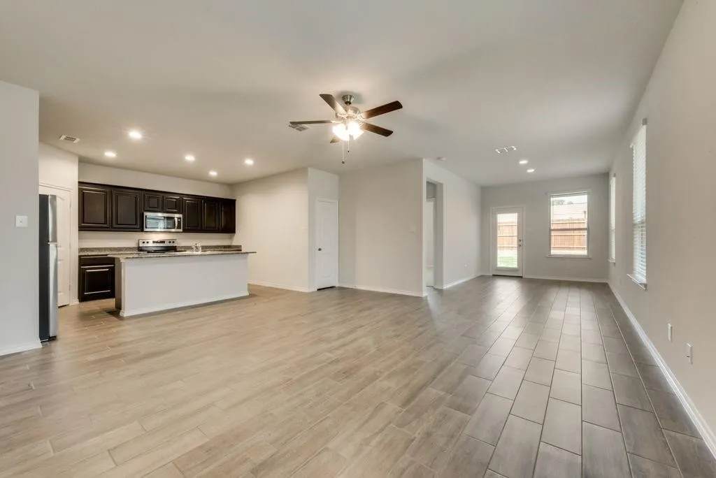 Single Family Residence For Rent in Denton County , 1002 Pecos Street, Aubrey, Texas 76227, 3 Bedroom, 2 Bathroom, 2 Garage spaces, 1,593 Sqft, built in 2022, mls#21374045, Real Estate Agent in Aubrey, Homes For Rent in Denton county, Homes For Rent in Aubrey, Realtor in Aubrey Texas, Real Estate Brokerage Independent Realty Texas, Luminita Cordes Realtor