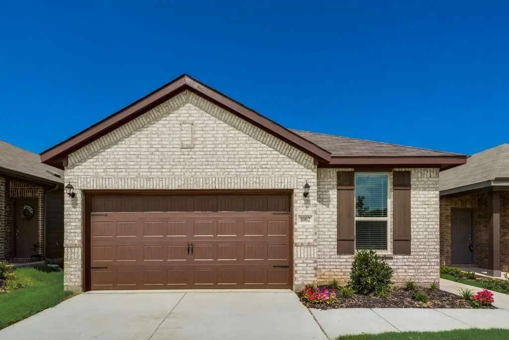 Single Family Residence For Rent in Denton County , 1002 Pecos Street, Aubrey, Texas 76227, 3 Bedroom, 2 Bathroom, 2 Garage spaces, 1,593 Sqft, built in 2022, mls#21374045, Real Estate Agent in Aubrey, Homes For Rent in Denton county, Homes For Rent in Aubrey, Realtor in Aubrey Texas, Real Estate Brokerage Independent Realty Texas, Luminita Cordes Realtor