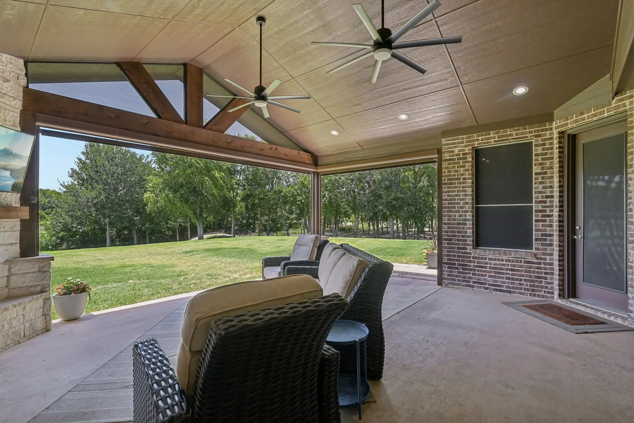 Single Family Residence For Sale in Rockwall County , 204 Falcon Point Drive, Heath, Texas 75032, 4 Bedroom, 4 Bathroom, 3 Garage spaces, 3,618 Sqft, built in 2019, mls#21373964, Real Estate Agent in Heath, Homes For Sale in Rockwall county, Homes For Sale in Heath, Realtor in Heath Texas, Real Estate Brokerage Independent Realty Texas, Luminita Cordes Realtor