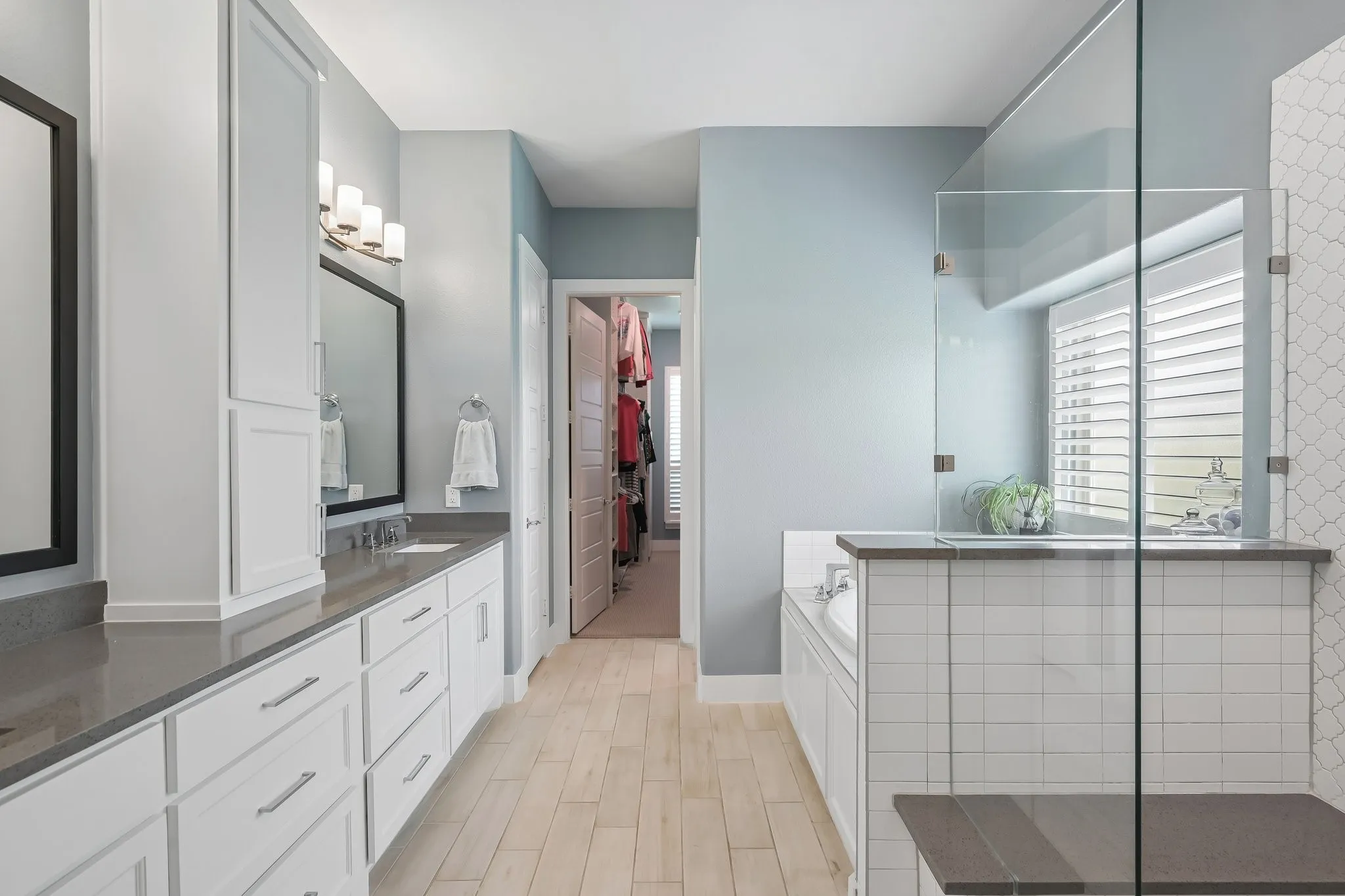 Single Family Residence For Sale in Rockwall County , 204 Falcon Point Drive, Heath, Texas 75032, 4 Bedroom, 4 Bathroom, 3 Garage spaces, 3,618 Sqft, built in 2019, mls#21373964, Real Estate Agent in Heath, Homes For Sale in Rockwall county, Homes For Sale in Heath, Realtor in Heath Texas, Real Estate Brokerage Independent Realty Texas, Luminita Cordes Realtor