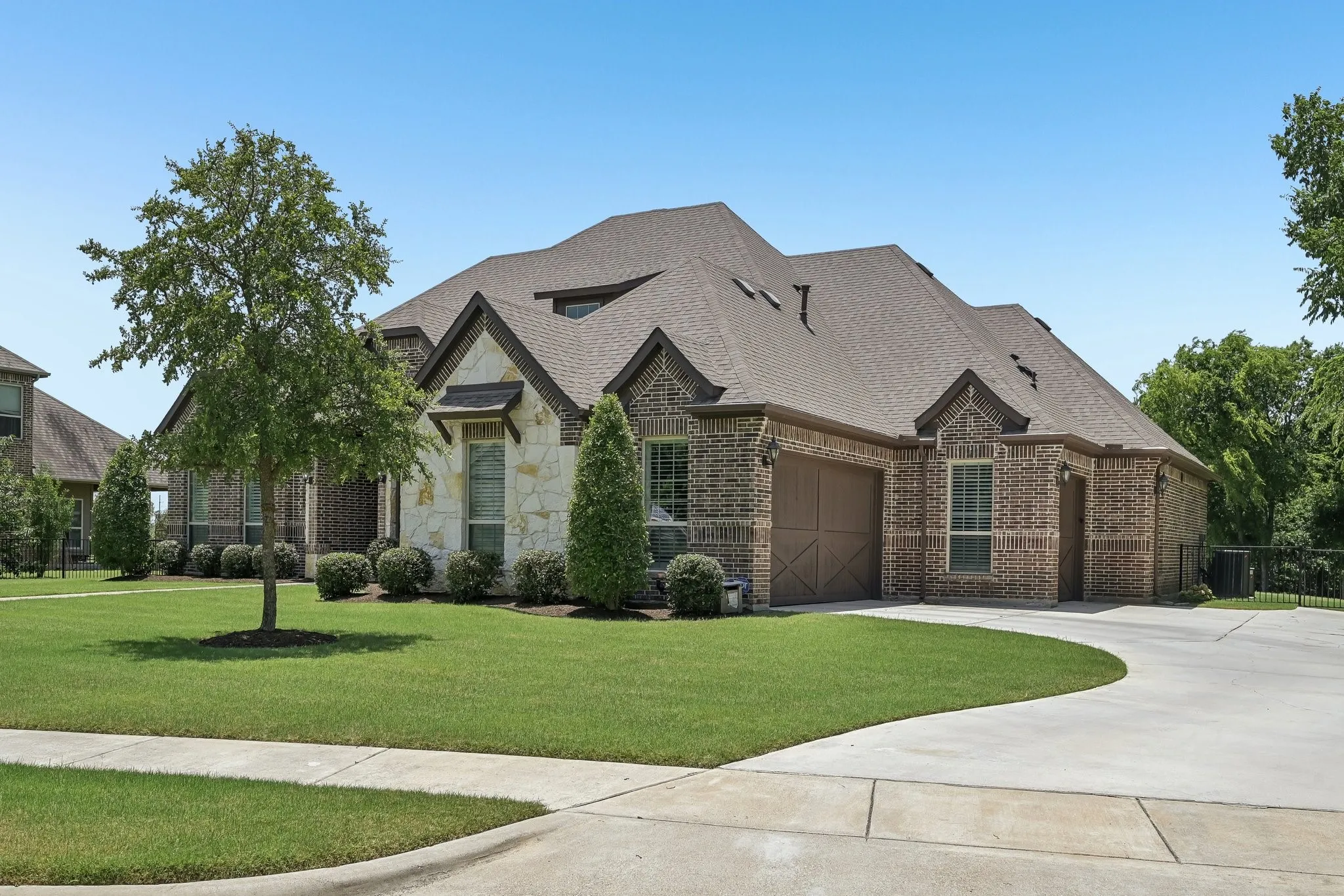 Single Family Residence For Sale in Rockwall County , 204 Falcon Point Drive, Heath, Texas 75032, 4 Bedroom, 4 Bathroom, 3 Garage spaces, 3,618 Sqft, built in 2019, mls#21373964, Real Estate Agent in Heath, Homes For Sale in Rockwall county, Homes For Sale in Heath, Realtor in Heath Texas, Real Estate Brokerage Independent Realty Texas, Luminita Cordes Realtor