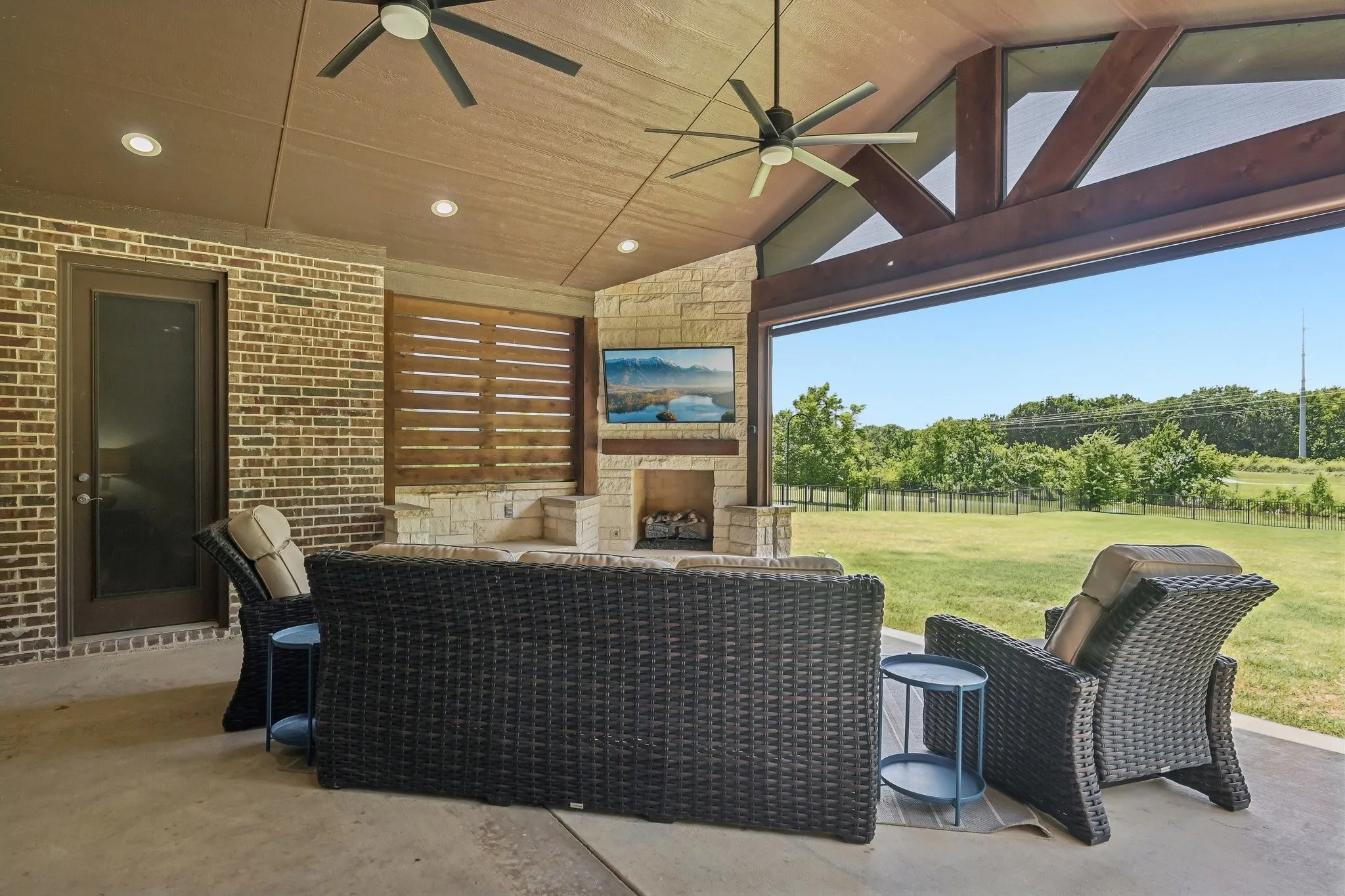 Single Family Residence For Sale in Rockwall County , 204 Falcon Point Drive, Heath, Texas 75032, 4 Bedroom, 4 Bathroom, 3 Garage spaces, 3,618 Sqft, built in 2019, mls#21373964, Real Estate Agent in Heath, Homes For Sale in Rockwall county, Homes For Sale in Heath, Realtor in Heath Texas, Real Estate Brokerage Independent Realty Texas, Luminita Cordes Realtor