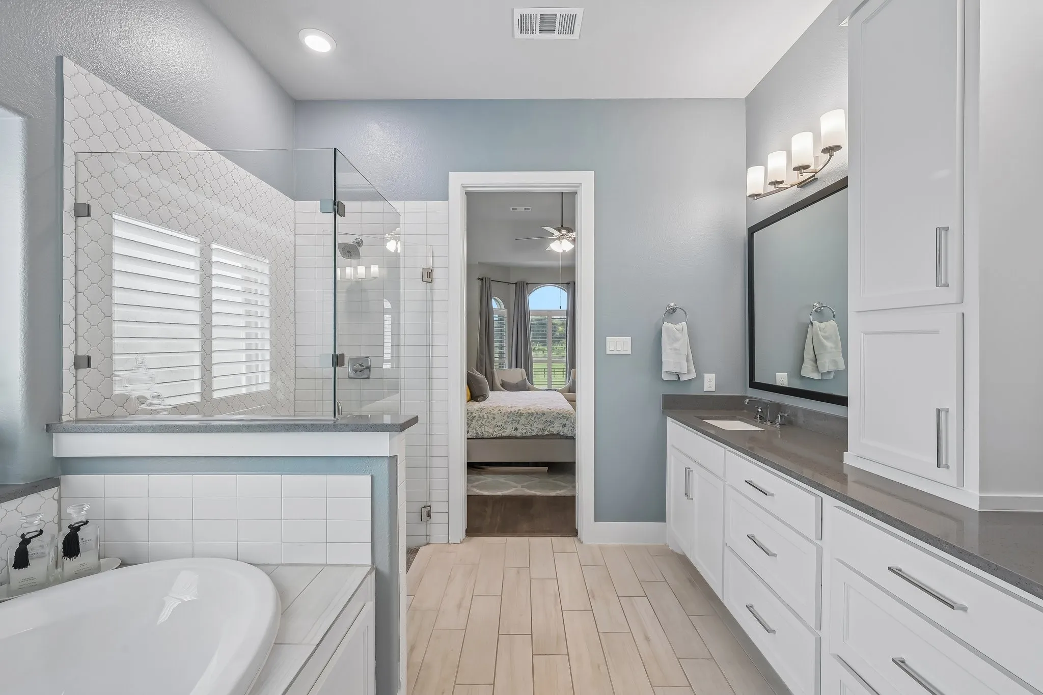 Single Family Residence For Sale in Rockwall County , 204 Falcon Point Drive, Heath, Texas 75032, 4 Bedroom, 4 Bathroom, 3 Garage spaces, 3,618 Sqft, built in 2019, mls#21373964, Real Estate Agent in Heath, Homes For Sale in Rockwall county, Homes For Sale in Heath, Realtor in Heath Texas, Real Estate Brokerage Independent Realty Texas, Luminita Cordes Realtor