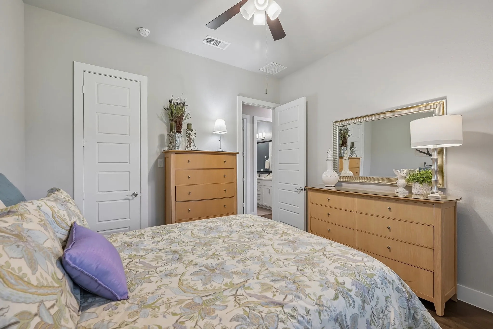 Single Family Residence For Sale in Rockwall County , 204 Falcon Point Drive, Heath, Texas 75032, 4 Bedroom, 4 Bathroom, 3 Garage spaces, 3,618 Sqft, built in 2019, mls#21373964, Real Estate Agent in Heath, Homes For Sale in Rockwall county, Homes For Sale in Heath, Realtor in Heath Texas, Real Estate Brokerage Independent Realty Texas, Luminita Cordes Realtor