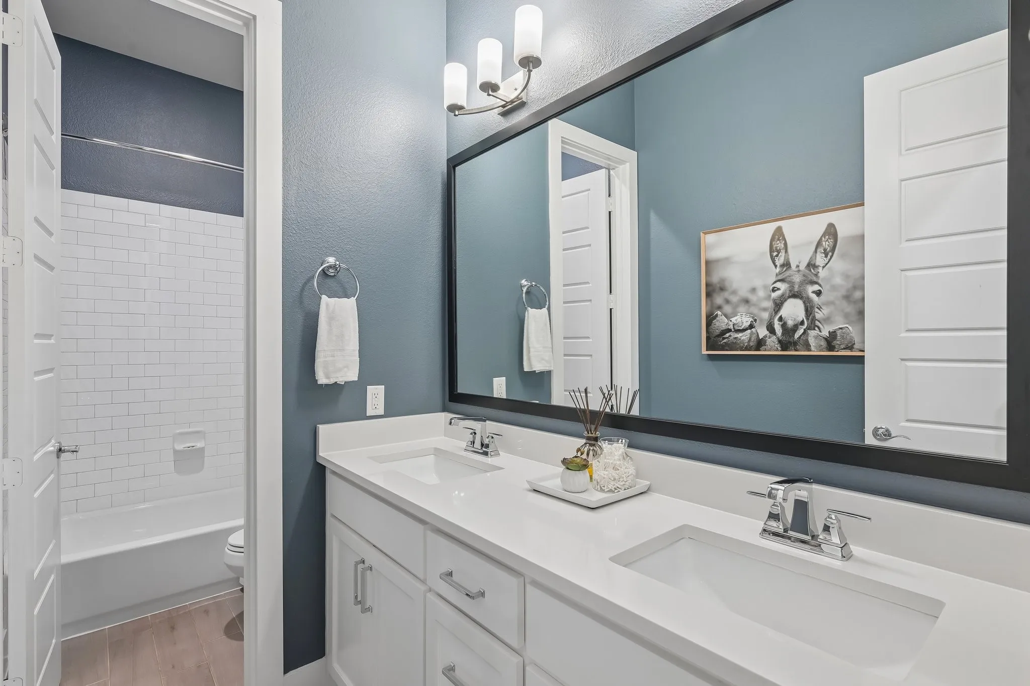 Single Family Residence For Sale in Rockwall County , 204 Falcon Point Drive, Heath, Texas 75032, 4 Bedroom, 4 Bathroom, 3 Garage spaces, 3,618 Sqft, built in 2019, mls#21373964, Real Estate Agent in Heath, Homes For Sale in Rockwall county, Homes For Sale in Heath, Realtor in Heath Texas, Real Estate Brokerage Independent Realty Texas, Luminita Cordes Realtor