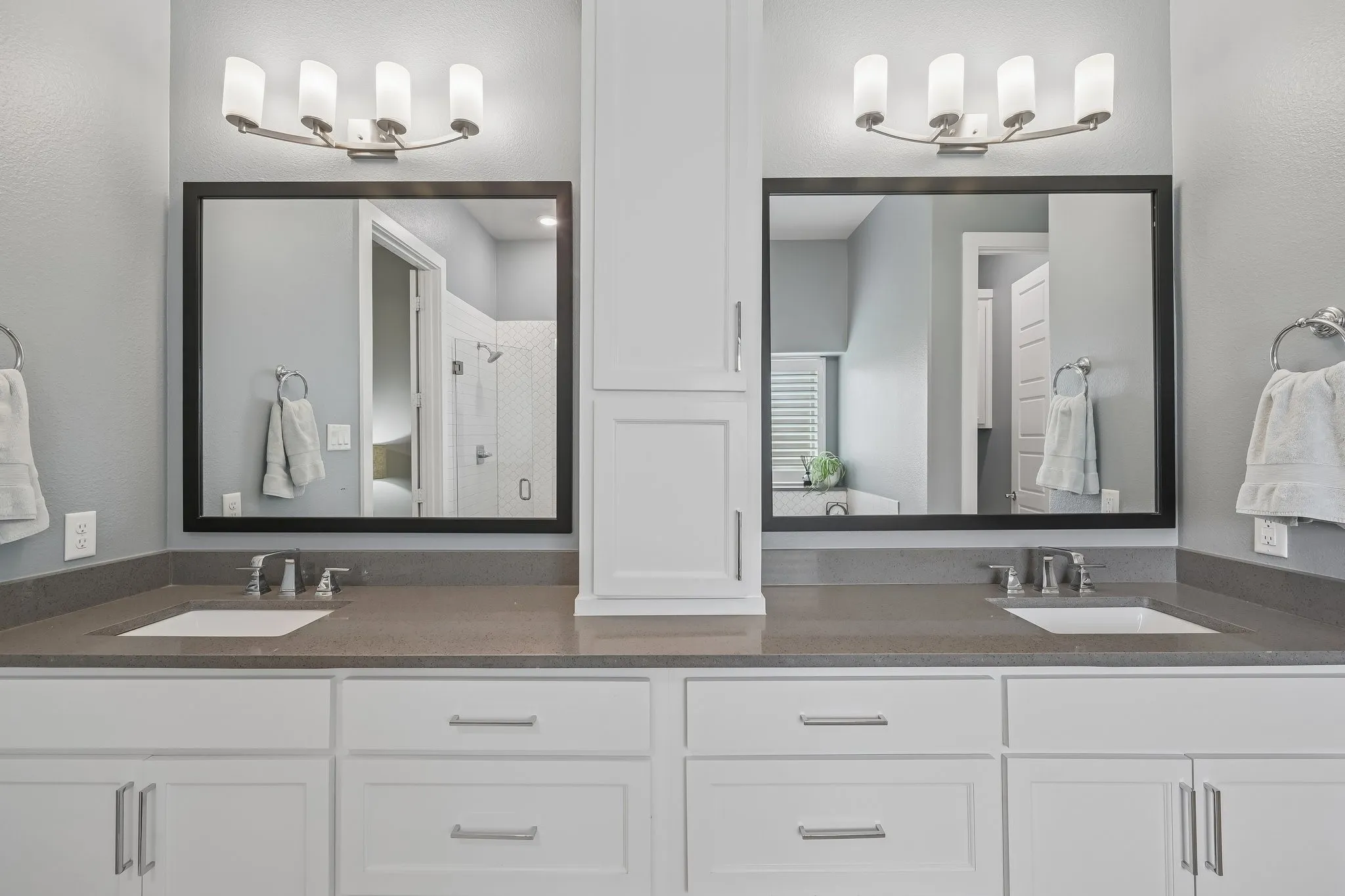 Single Family Residence For Sale in Rockwall County , 204 Falcon Point Drive, Heath, Texas 75032, 4 Bedroom, 4 Bathroom, 3 Garage spaces, 3,618 Sqft, built in 2019, mls#21373964, Real Estate Agent in Heath, Homes For Sale in Rockwall county, Homes For Sale in Heath, Realtor in Heath Texas, Real Estate Brokerage Independent Realty Texas, Luminita Cordes Realtor