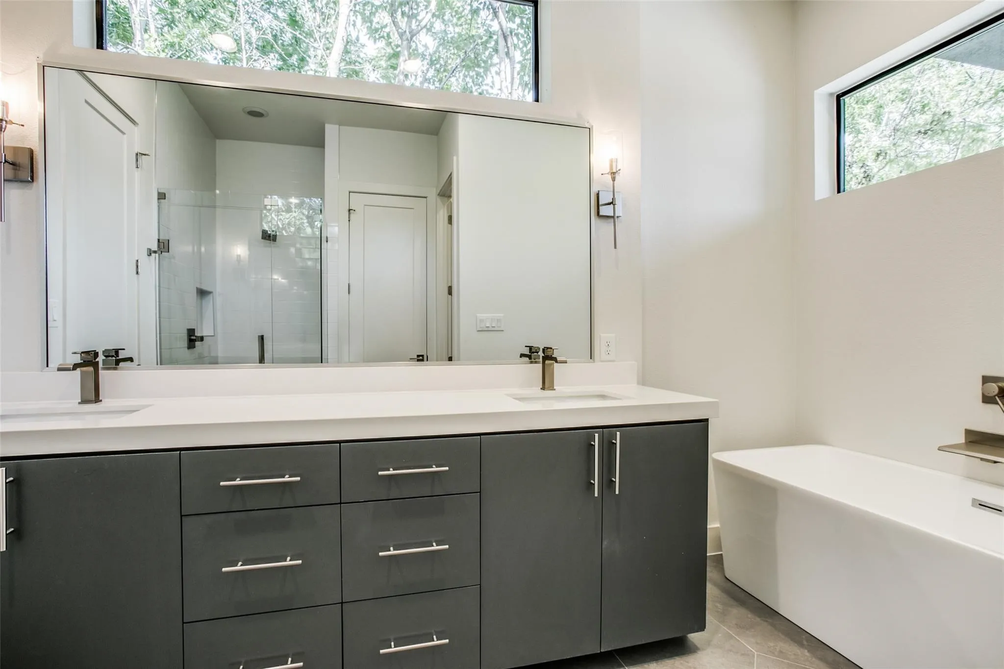 Secondary ensuite with dual sinks