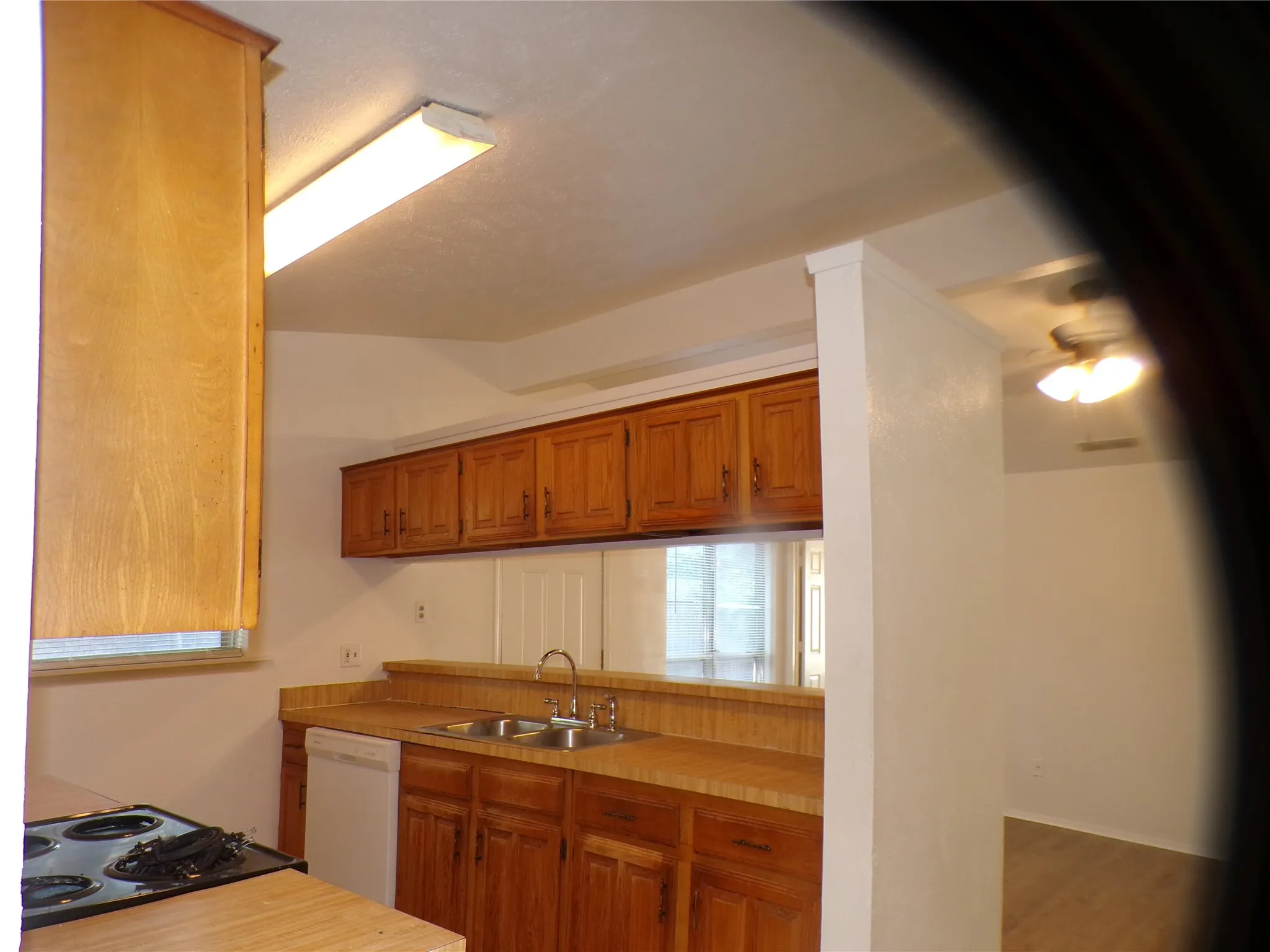 Duplex For Rent in Dallas County , 1464 Brook Meadow Circle, Lancaster, Texas 75134, 3 Bedroom, 2 Bathroom, Garage spaces, 1,140 Sqft, built in 1983, mls#21374050, Real Estate Agent in Lancaster, Homes For Rent in Dallas county, Homes For Rent in Lancaster, Realtor in Lancaster Texas, Real Estate Brokerage Independent Realty Texas, Luminita Cordes Realtor