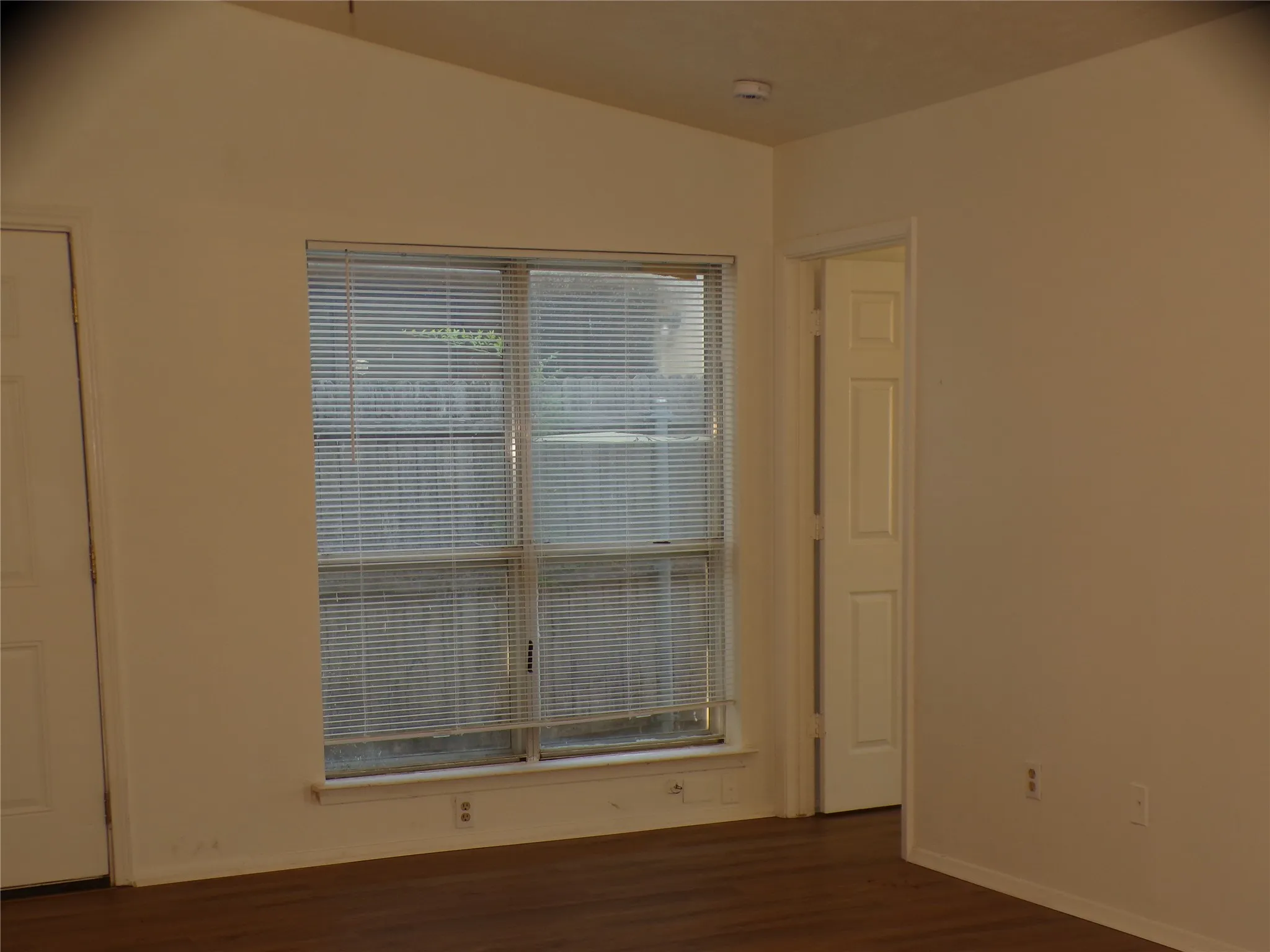 Duplex For Rent in Dallas County , 1464 Brook Meadow Circle, Lancaster, Texas 75134, 3 Bedroom, 2 Bathroom, Garage spaces, 1,140 Sqft, built in 1983, mls#21374050, Real Estate Agent in Lancaster, Homes For Rent in Dallas county, Homes For Rent in Lancaster, Realtor in Lancaster Texas, Real Estate Brokerage Independent Realty Texas, Luminita Cordes Realtor