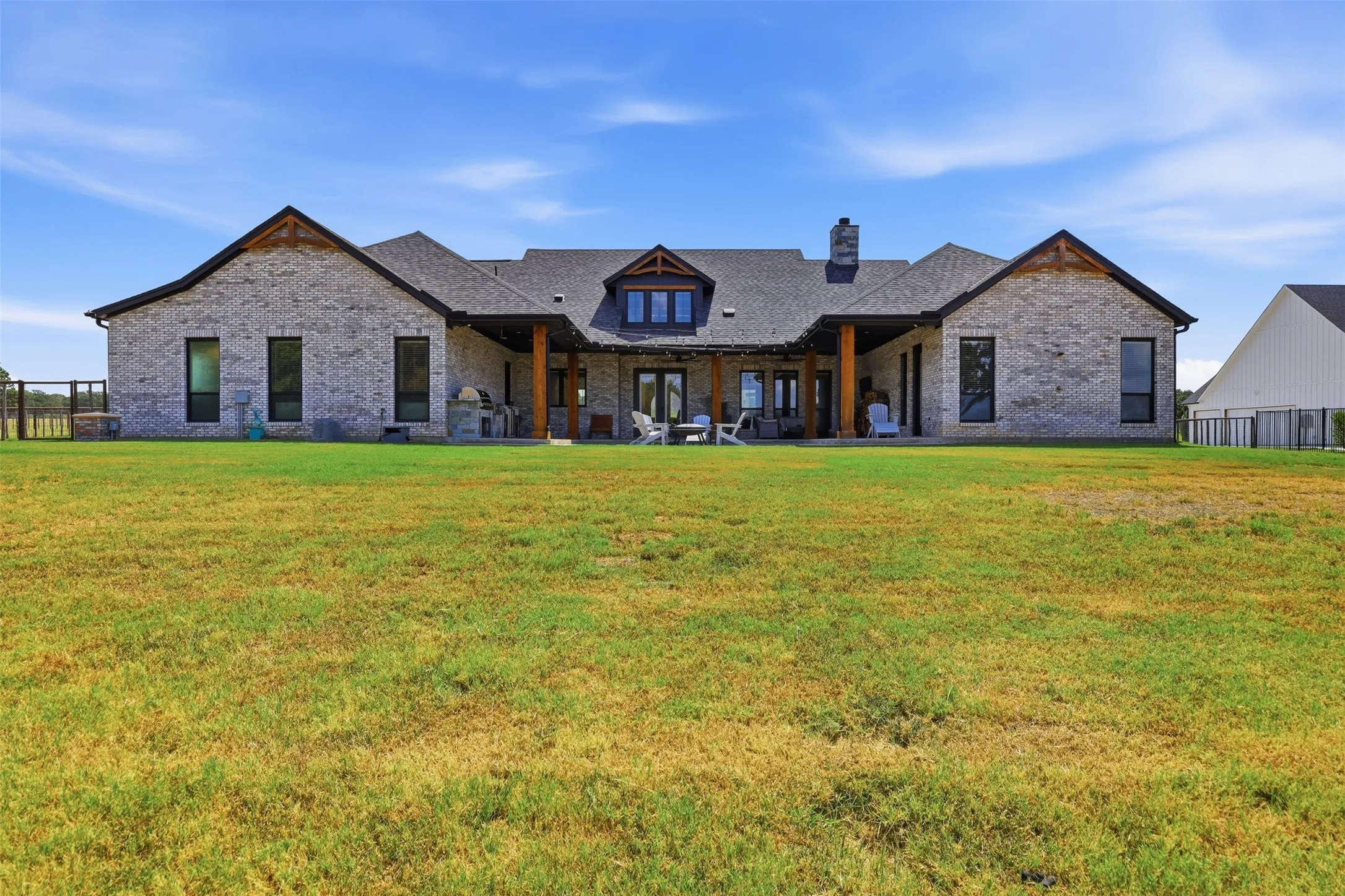 Single Family Residence For Sale in Parker County , 2017 Pinetree Post, Weatherford, Texas 76087, 4 Bedroom, 5 Bathroom, 3 Garage spaces, 3,426 Sqft, built in 2023, mls#21373769, Real Estate Agent in Weatherford, Homes For Sale in Parker county, Homes For Sale in Weatherford, Realtor in Weatherford Texas, Real Estate Brokerage Independent Realty Texas, Luminita Cordes Realtor