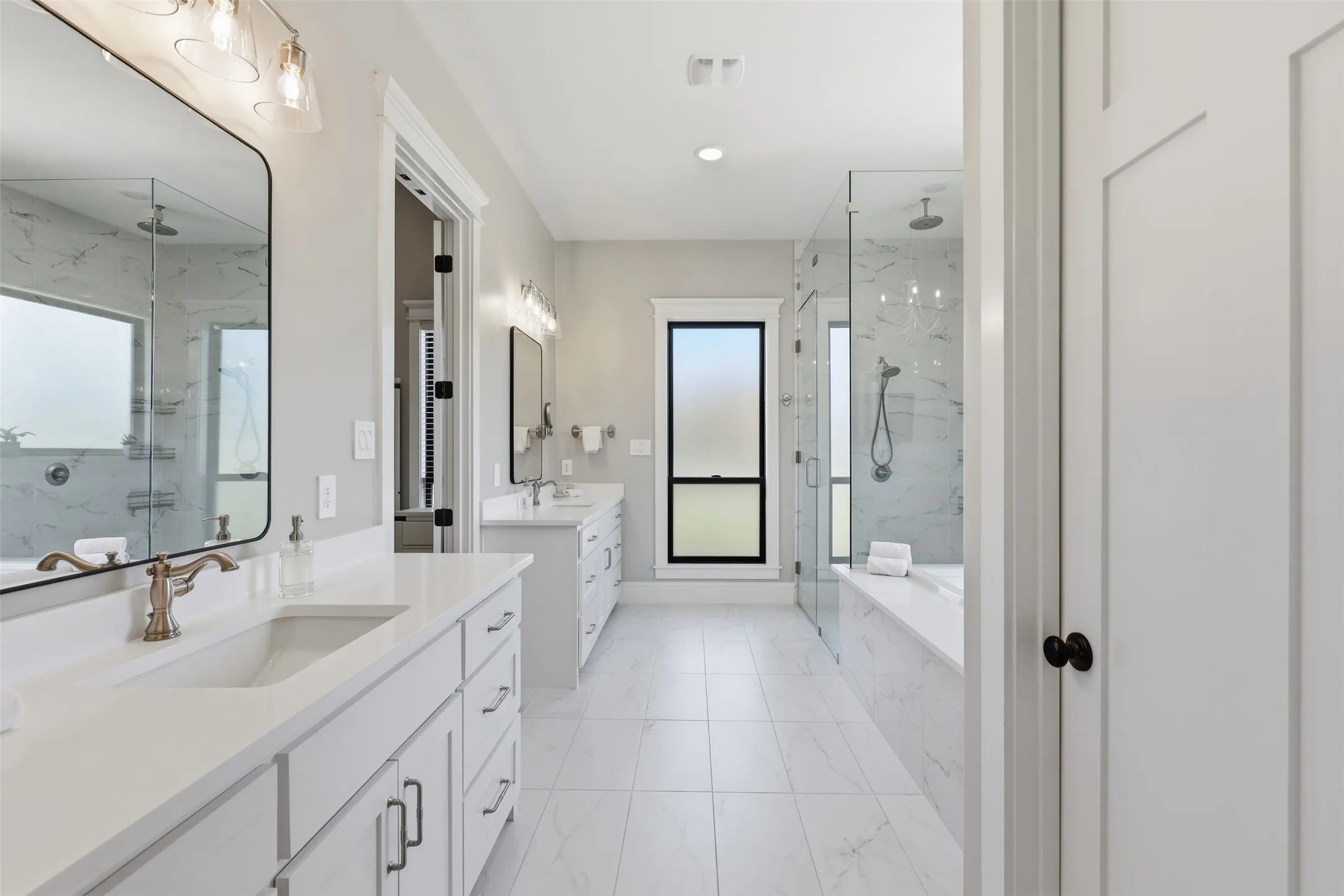 Single Family Residence For Sale in Parker County , 2017 Pinetree Post, Weatherford, Texas 76087, 4 Bedroom, 5 Bathroom, 3 Garage spaces, 3,426 Sqft, built in 2023, mls#21373769, Real Estate Agent in Weatherford, Homes For Sale in Parker county, Homes For Sale in Weatherford, Realtor in Weatherford Texas, Real Estate Brokerage Independent Realty Texas, Luminita Cordes Realtor
