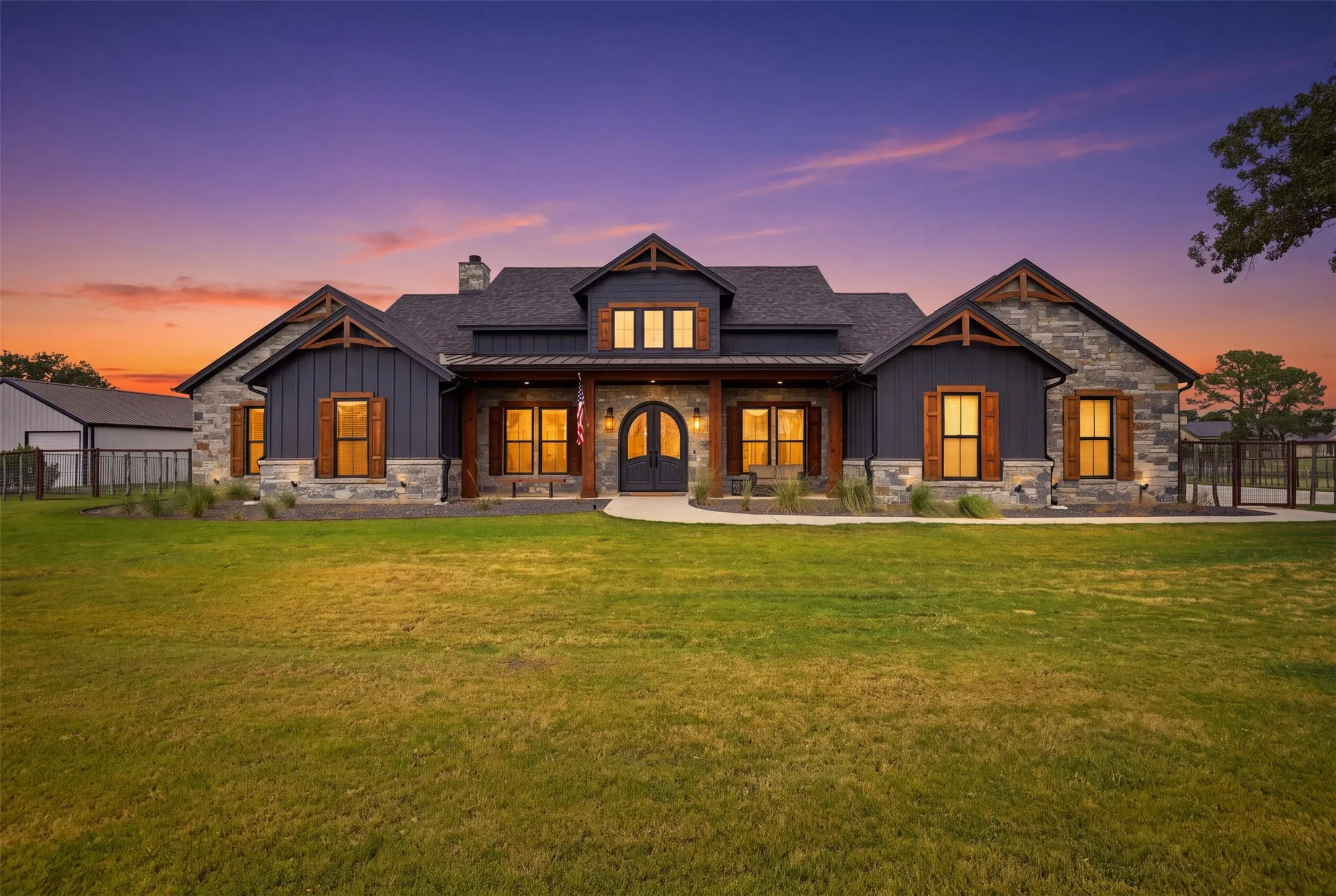 Single Family Residence For Sale in Parker County , 2017 Pinetree Post, Weatherford, Texas 76087, 4 Bedroom, 5 Bathroom, 3 Garage spaces, 3,426 Sqft, built in 2023, mls#21373769, Real Estate Agent in Weatherford, Homes For Sale in Parker county, Homes For Sale in Weatherford, Realtor in Weatherford Texas, Real Estate Brokerage Independent Realty Texas, Luminita Cordes Realtor