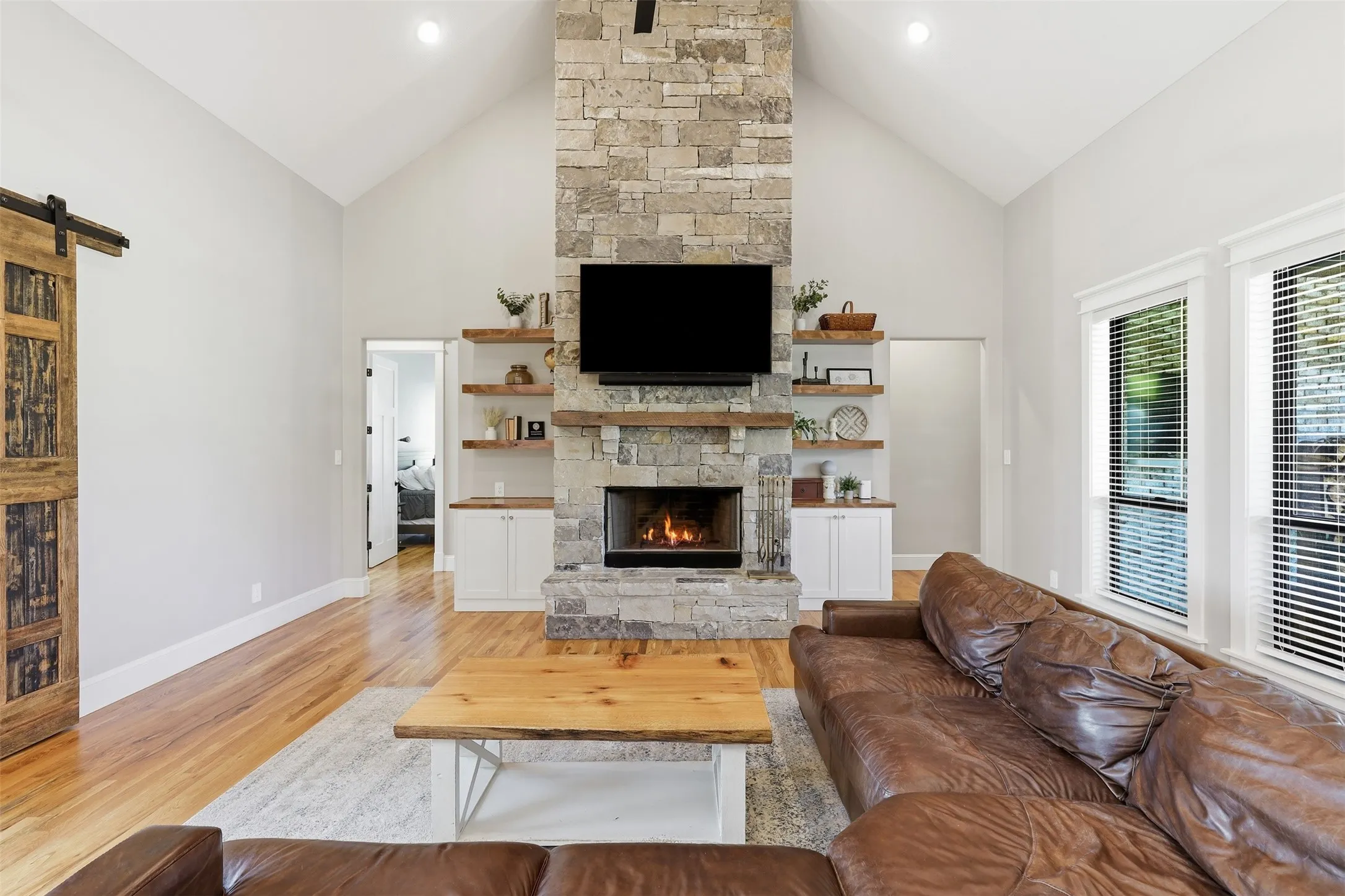 Single Family Residence For Sale in Parker County , 2017 Pinetree Post, Weatherford, Texas 76087, 4 Bedroom, 5 Bathroom, 3 Garage spaces, 3,426 Sqft, built in 2023, mls#21373769, Real Estate Agent in Weatherford, Homes For Sale in Parker county, Homes For Sale in Weatherford, Realtor in Weatherford Texas, Real Estate Brokerage Independent Realty Texas, Luminita Cordes Realtor