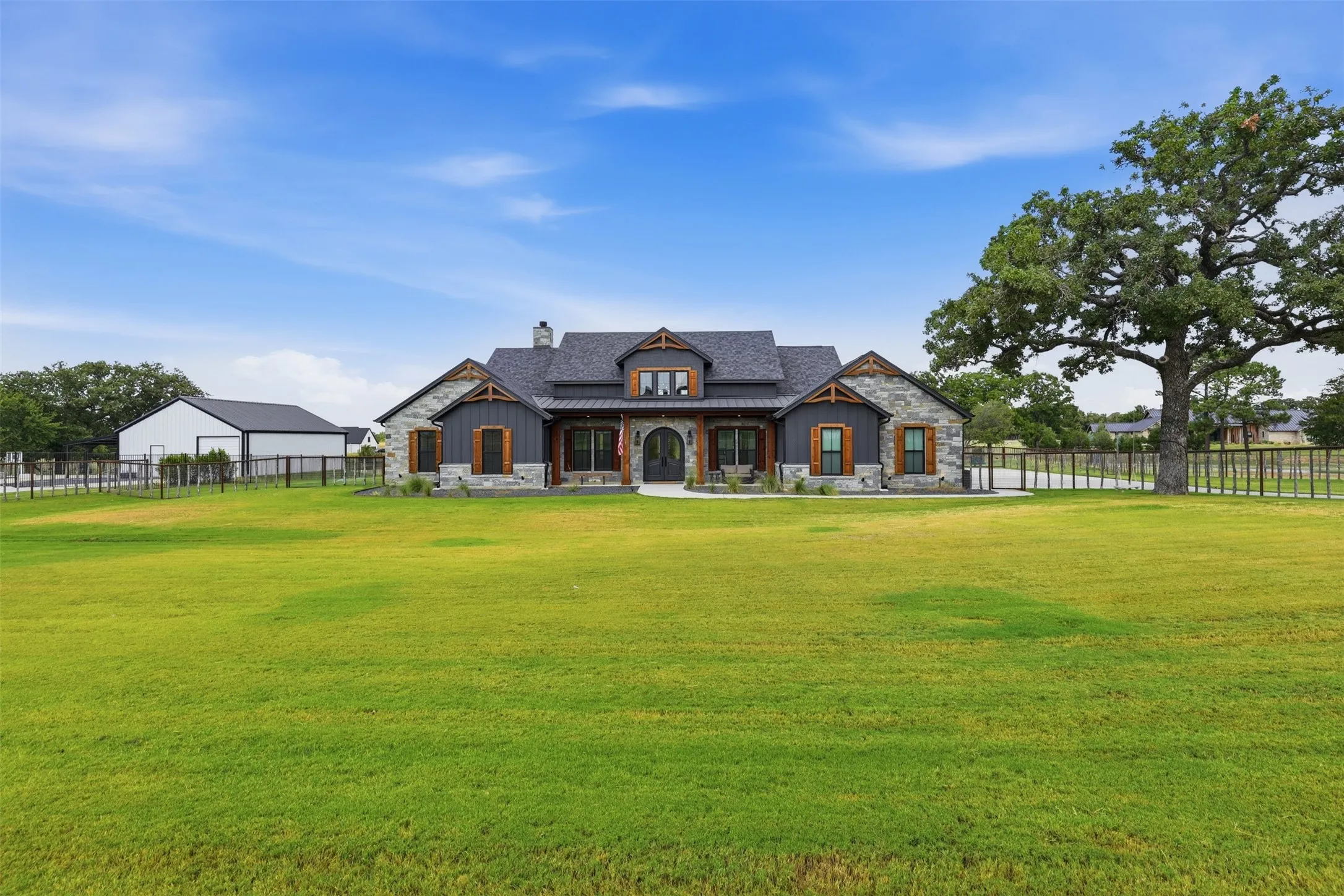 Single Family Residence For Sale in Parker County , 2017 Pinetree Post, Weatherford, Texas 76087, 4 Bedroom, 5 Bathroom, 3 Garage spaces, 3,426 Sqft, built in 2023, mls#21373769, Real Estate Agent in Weatherford, Homes For Sale in Parker county, Homes For Sale in Weatherford, Realtor in Weatherford Texas, Real Estate Brokerage Independent Realty Texas, Luminita Cordes Realtor