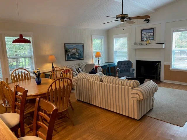 Single Family Residence For Sale in Henderson County , 3347 Bandera Street, Athens, Texas 75752, 3 Bedroom, 3 Bathroom, Garage spaces, 1,422 Sqft, built in 1987, mls#21374052, Real Estate Agent in Athens, Homes For Sale in Henderson county, Homes For Sale in Athens, Realtor in Athens Texas, Real Estate Brokerage Independent Realty Texas, Luminita Cordes Realtor