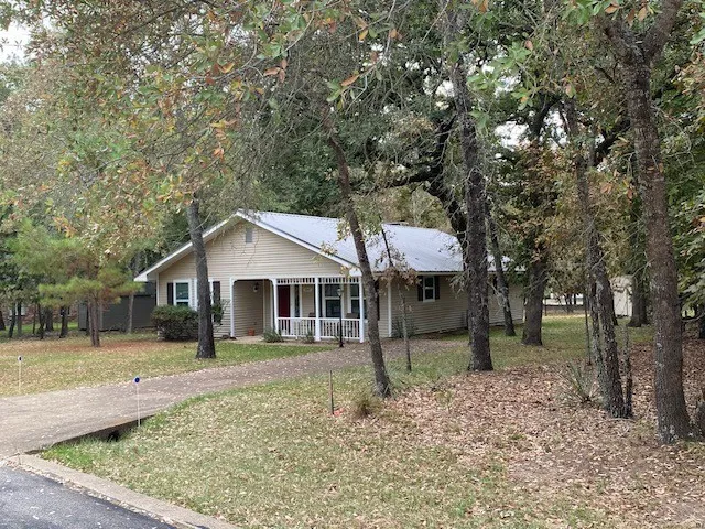 Single Family Residence For Sale in Henderson County , 3347 Bandera Street, Athens, Texas 75752, 3 Bedroom, 3 Bathroom, Garage spaces, 1,422 Sqft, built in 1987, mls#21374052, Real Estate Agent in Athens, Homes For Sale in Henderson county, Homes For Sale in Athens, Realtor in Athens Texas, Real Estate Brokerage Independent Realty Texas, Luminita Cordes Realtor