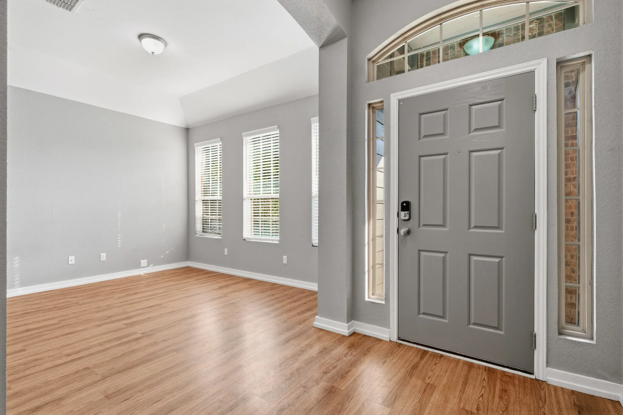 Single Family Residence For Sale in Mc Lennan County , 377 Milky Way Road, Bruceville Eddy, Texas 76630, 3 Bedroom, 2 Bathroom, 2 Garage spaces, 1,868 Sqft, built in 2015, mls#21369968, Real Estate Agent in Bruceville Eddy, Homes For Sale in Mc Lennan county, Homes For Sale in Bruceville Eddy, Realtor in Bruceville Eddy Texas, Real Estate Brokerage Independent Realty Texas, Luminita Cordes Realtor